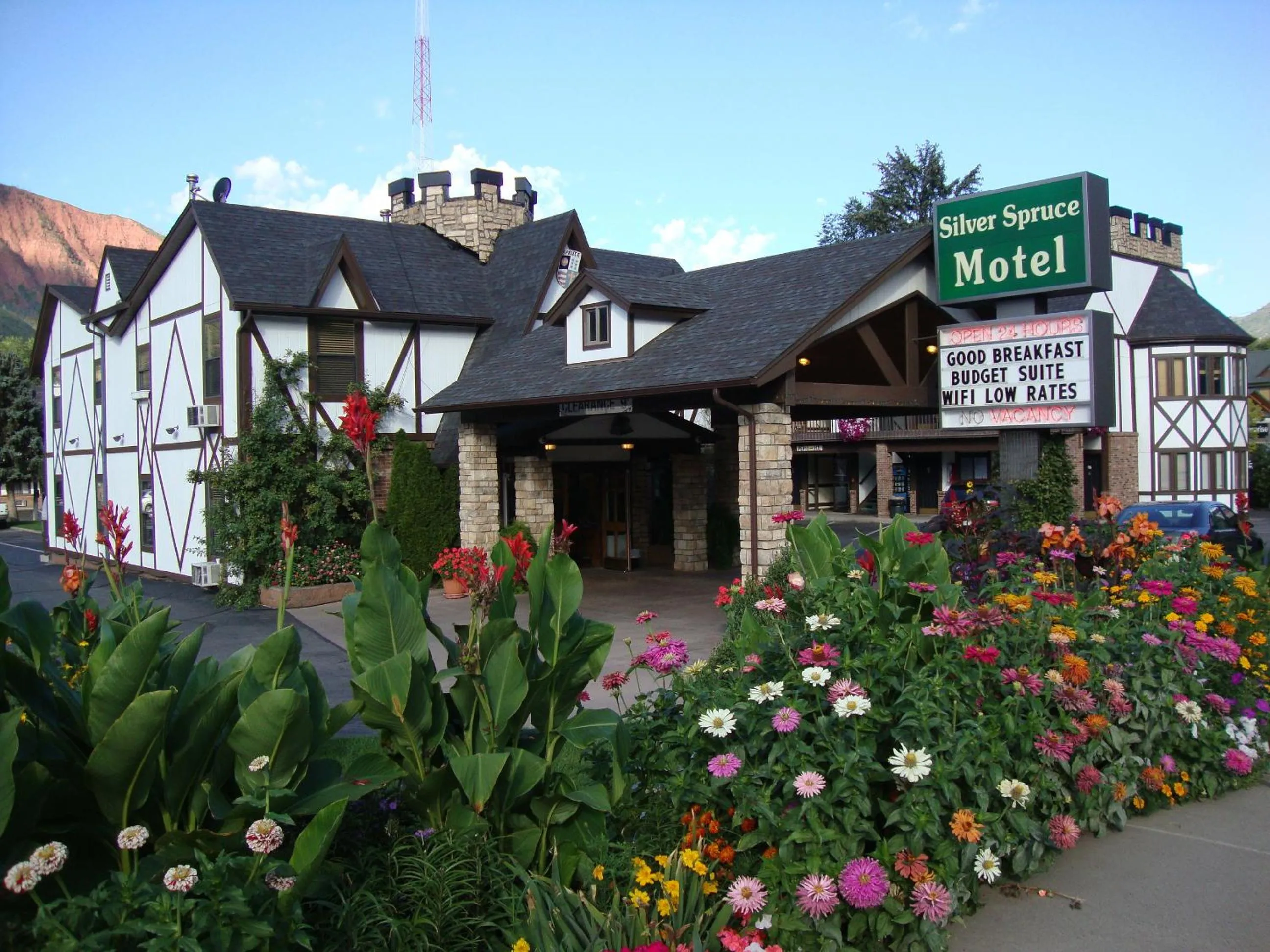 Property building in Silver Spruce Inn