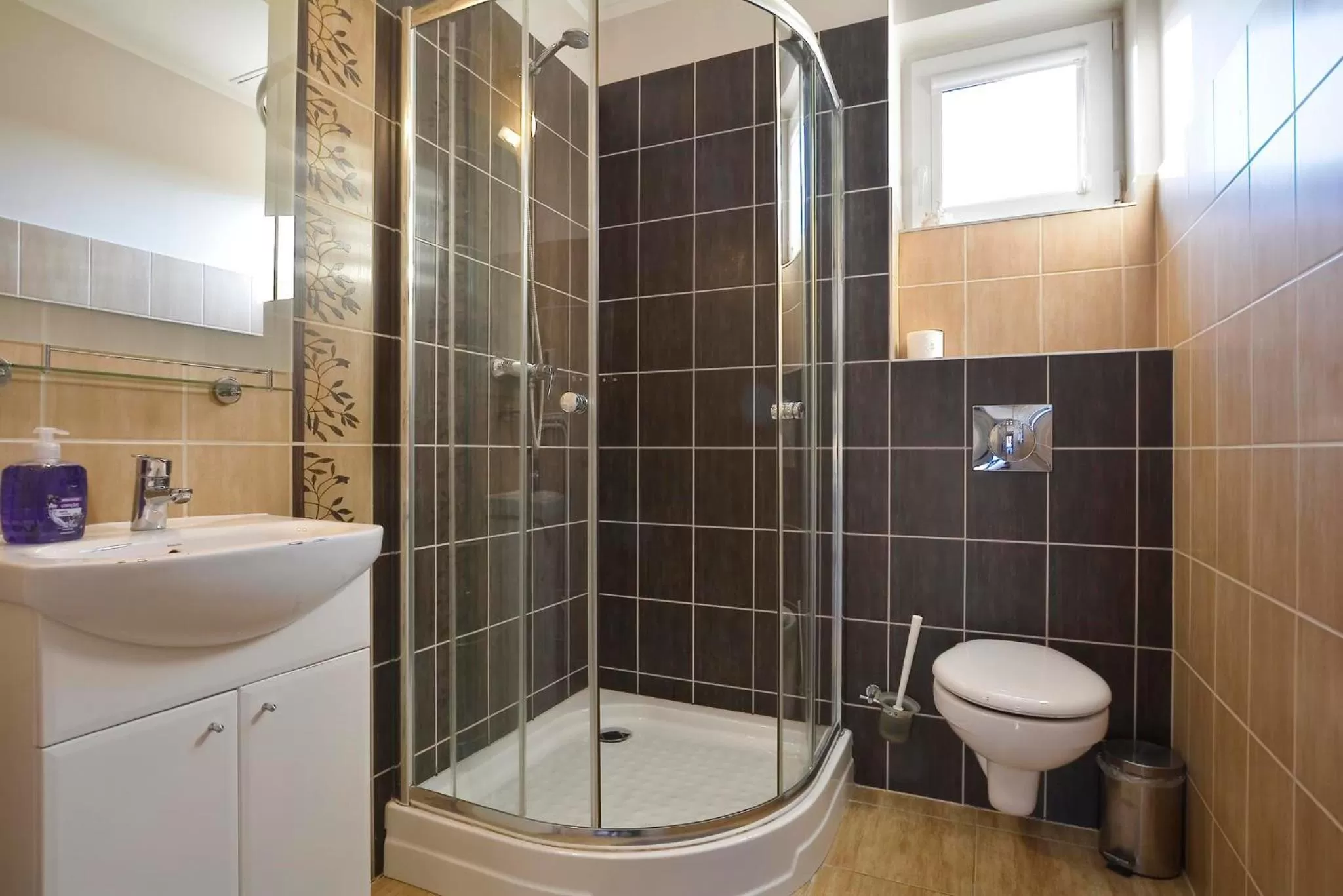 Shower in ApartamentyKudowa - Willa Pod Dębami z ogrodem i parkingiem,