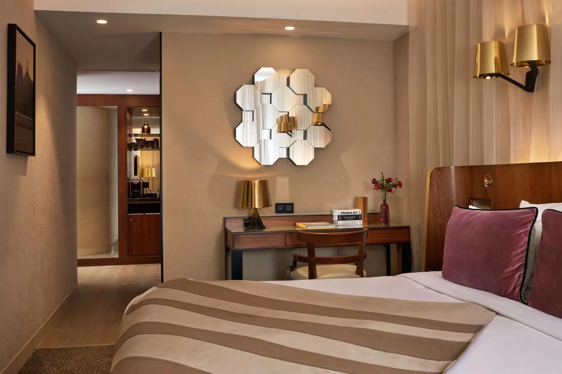 Photo of the whole room, Bed in Maison Albar - Le Pont-Neuf