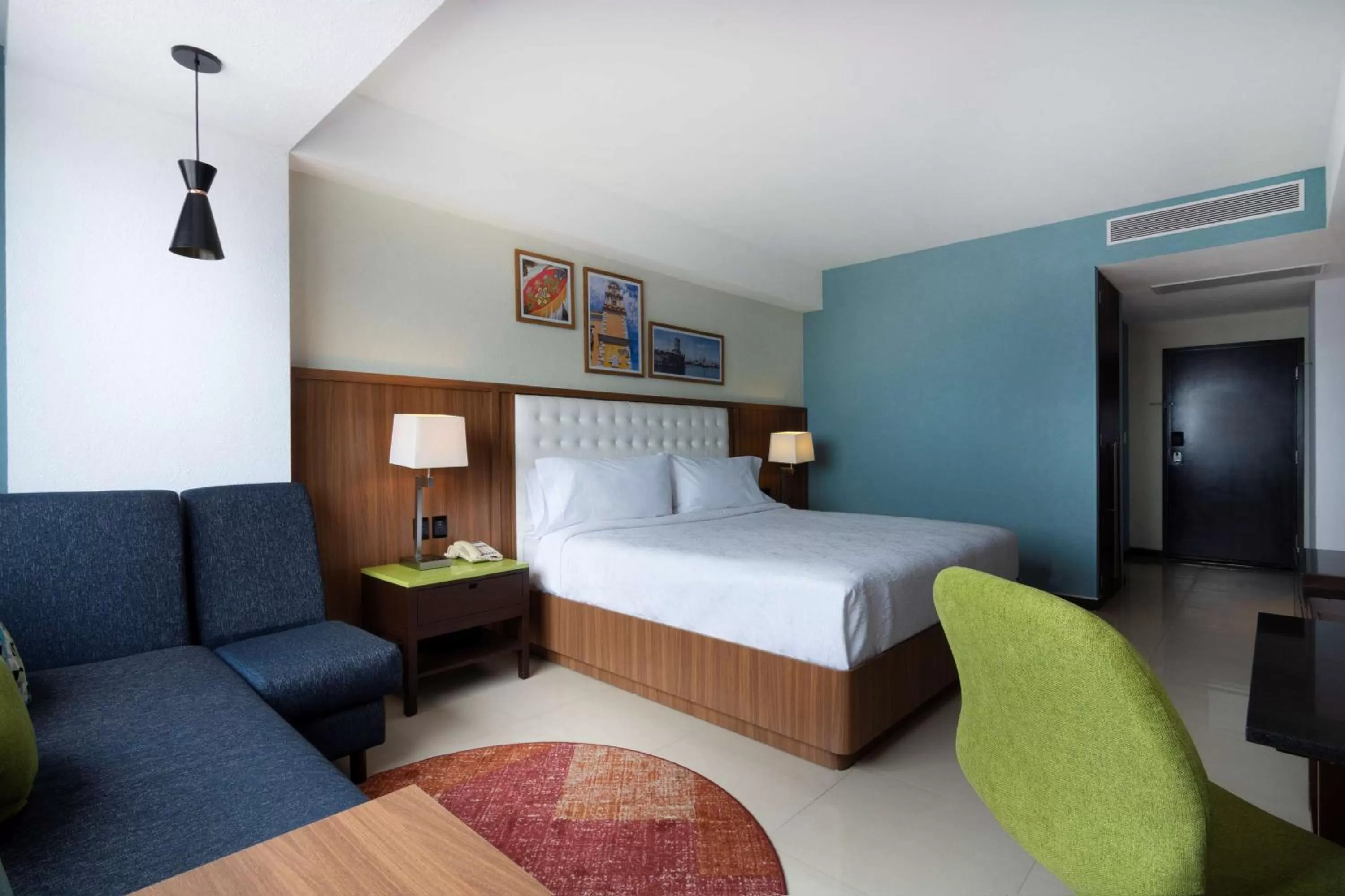 Living room, Bed in Hampton by Hilton Veracruz Boca Del Rio