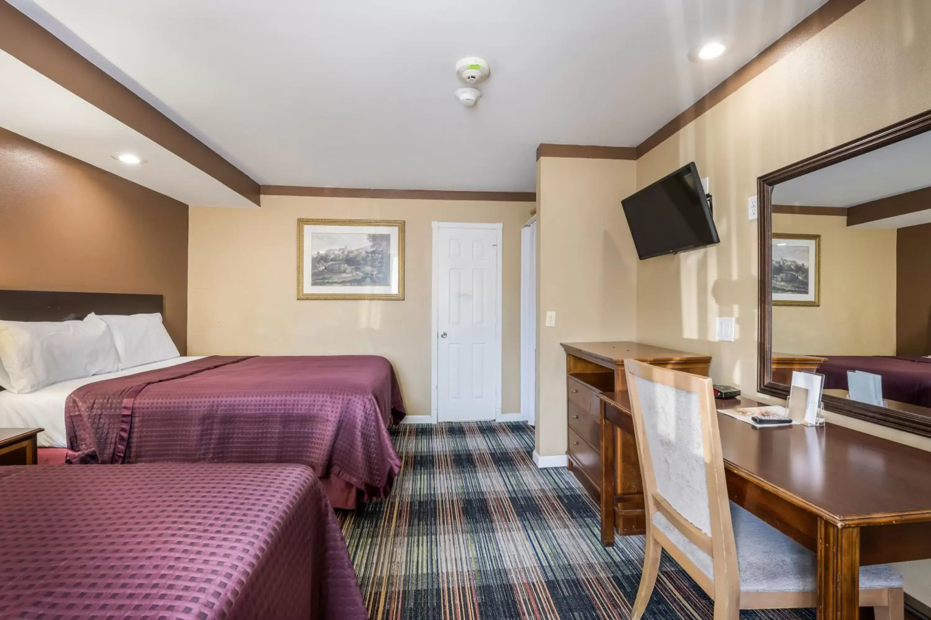 Deluxe Queen Room with Two Queen Beds - single occupancy in Knights Inn Trevose Deluxe Queen Room with Two Queen Beds - single occupancy in Knights Inn Trevose