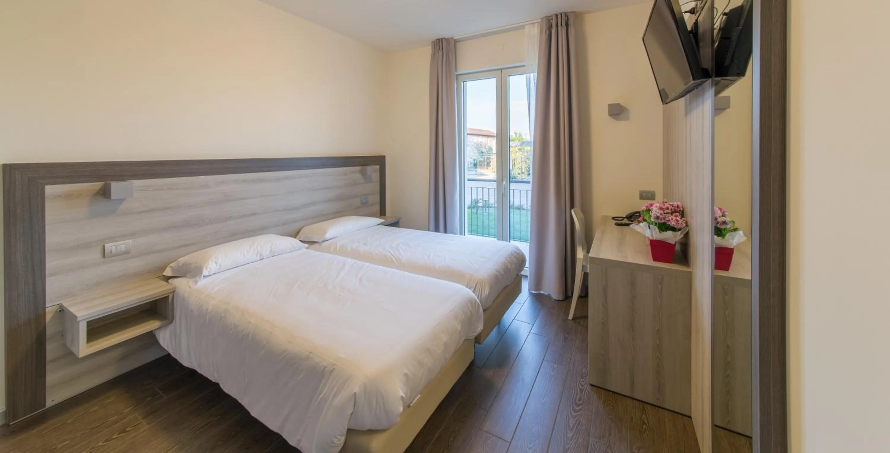 Bed in Hotel Panineria Colombera Rossa