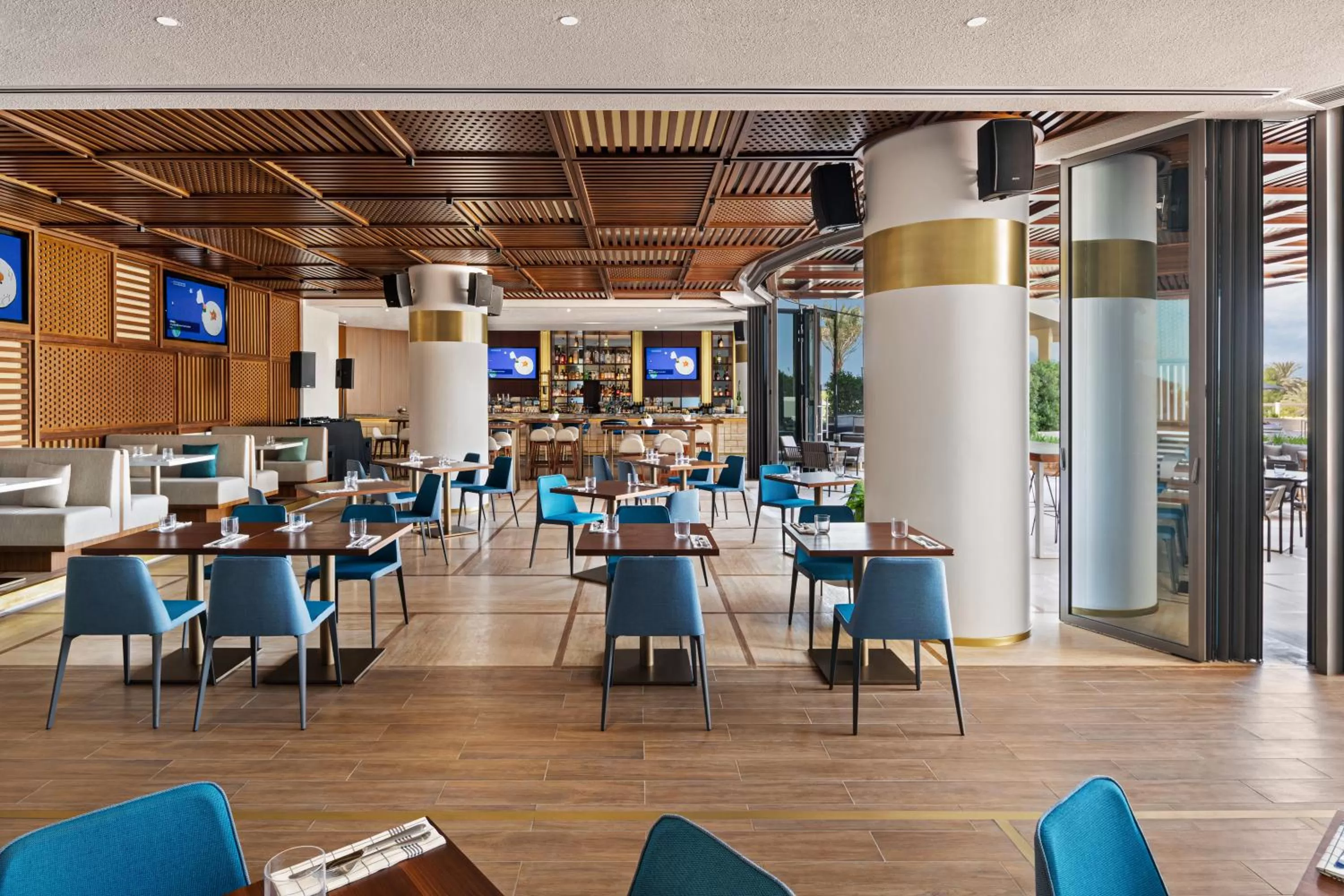 Restaurant/places to eat in JA Lake View Hotel, Dubai