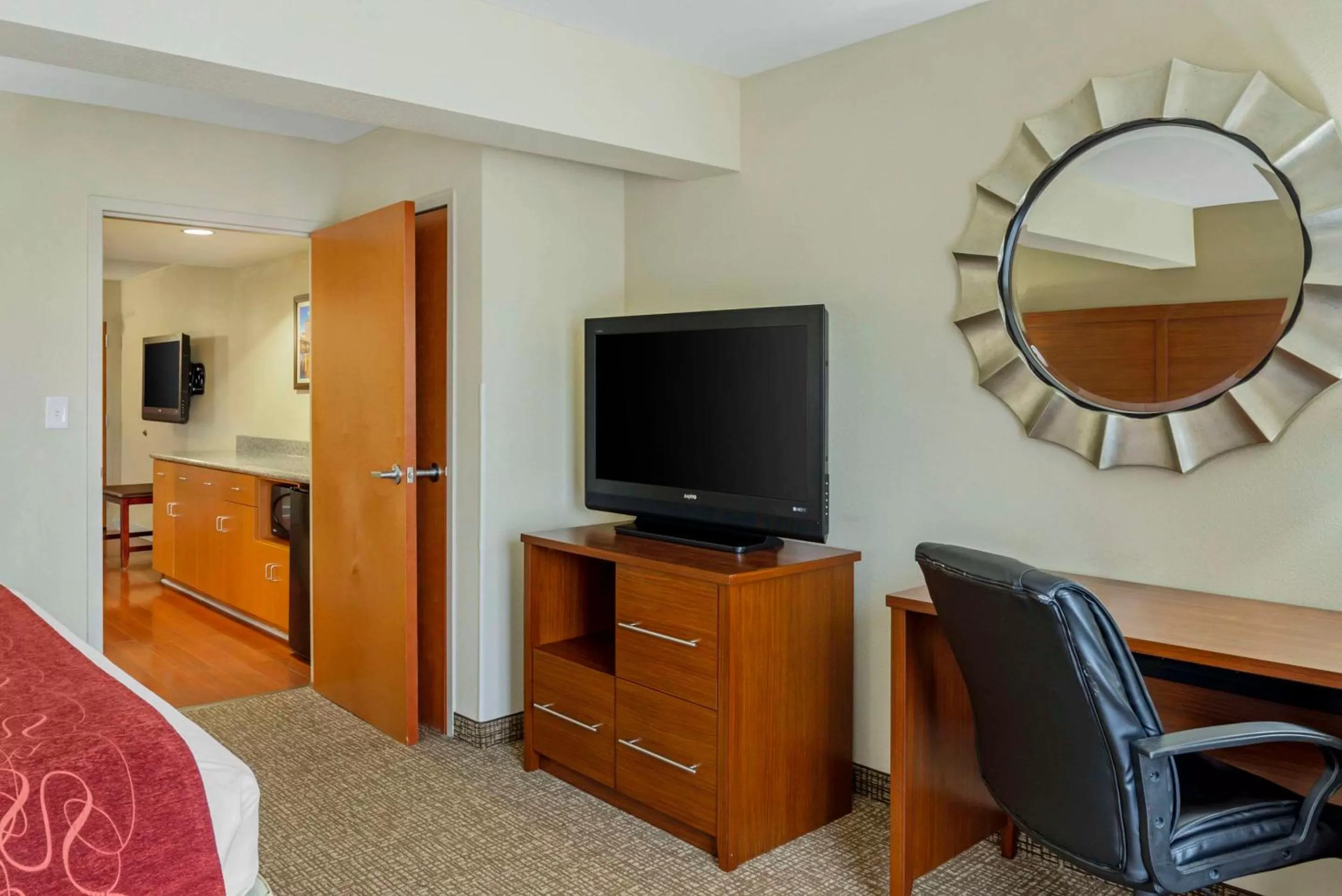 Bedroom in Comfort Suites At Virginia Center Commons