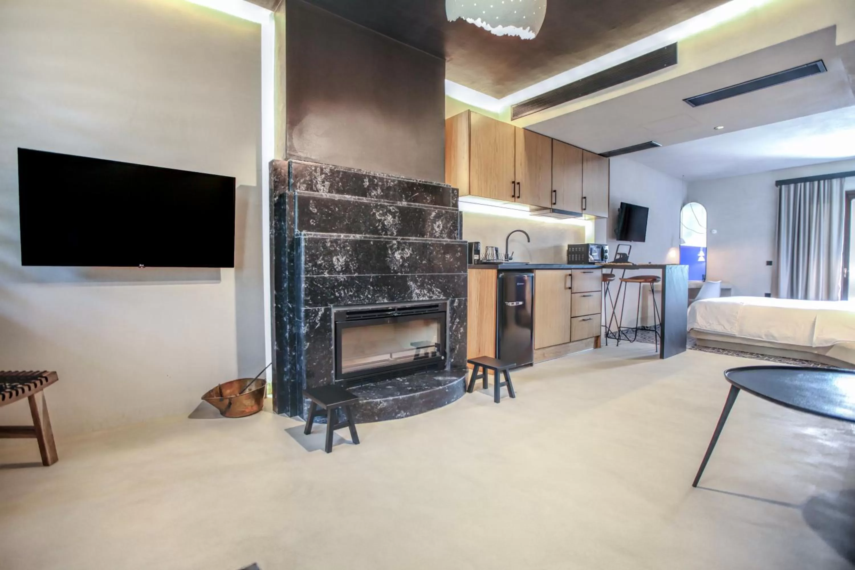 TV and multimedia, TV/Entertainment Center in Meteora Heaven and Earth Kastraki premium suites