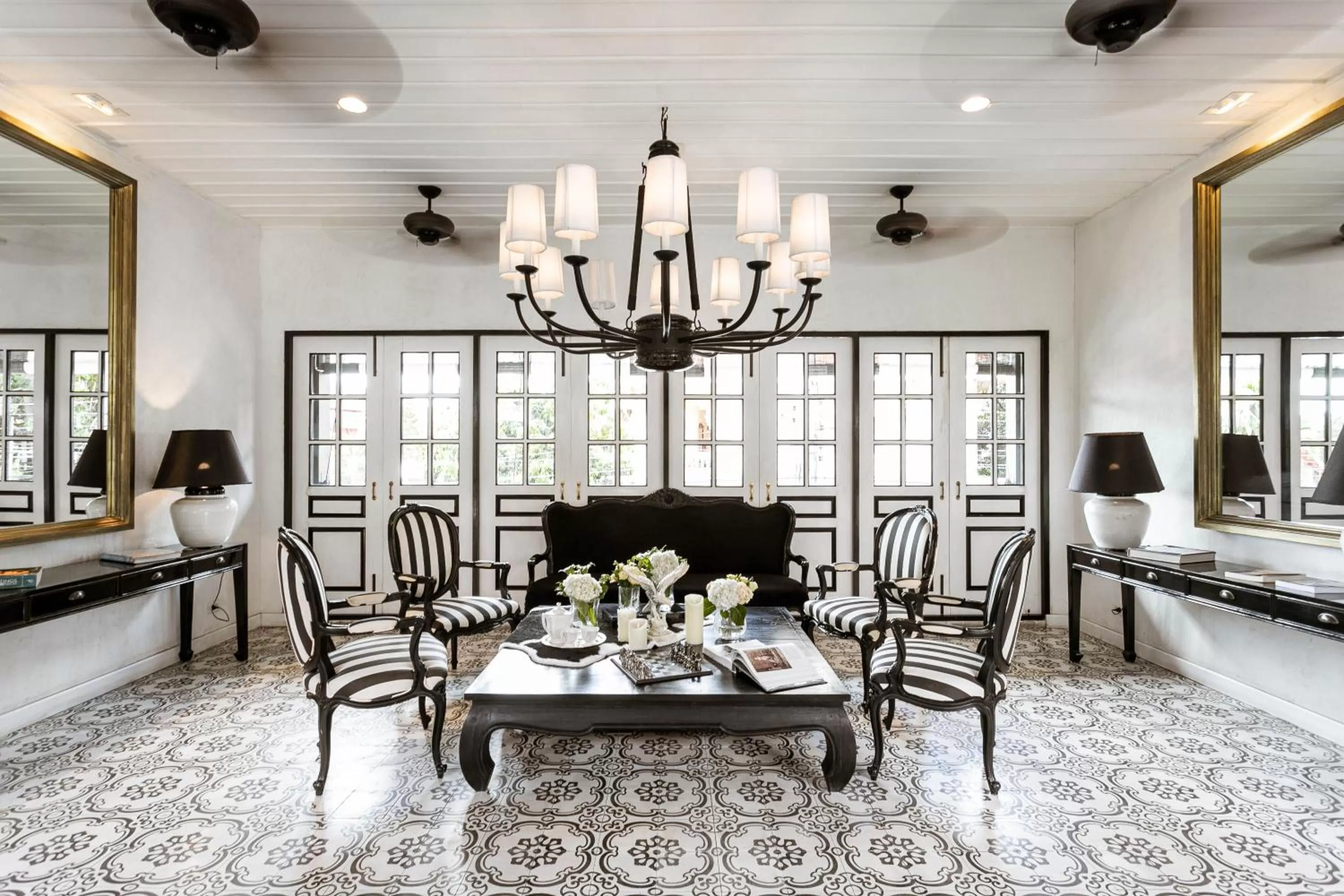 Seating area in 99 The Heritage Hotel