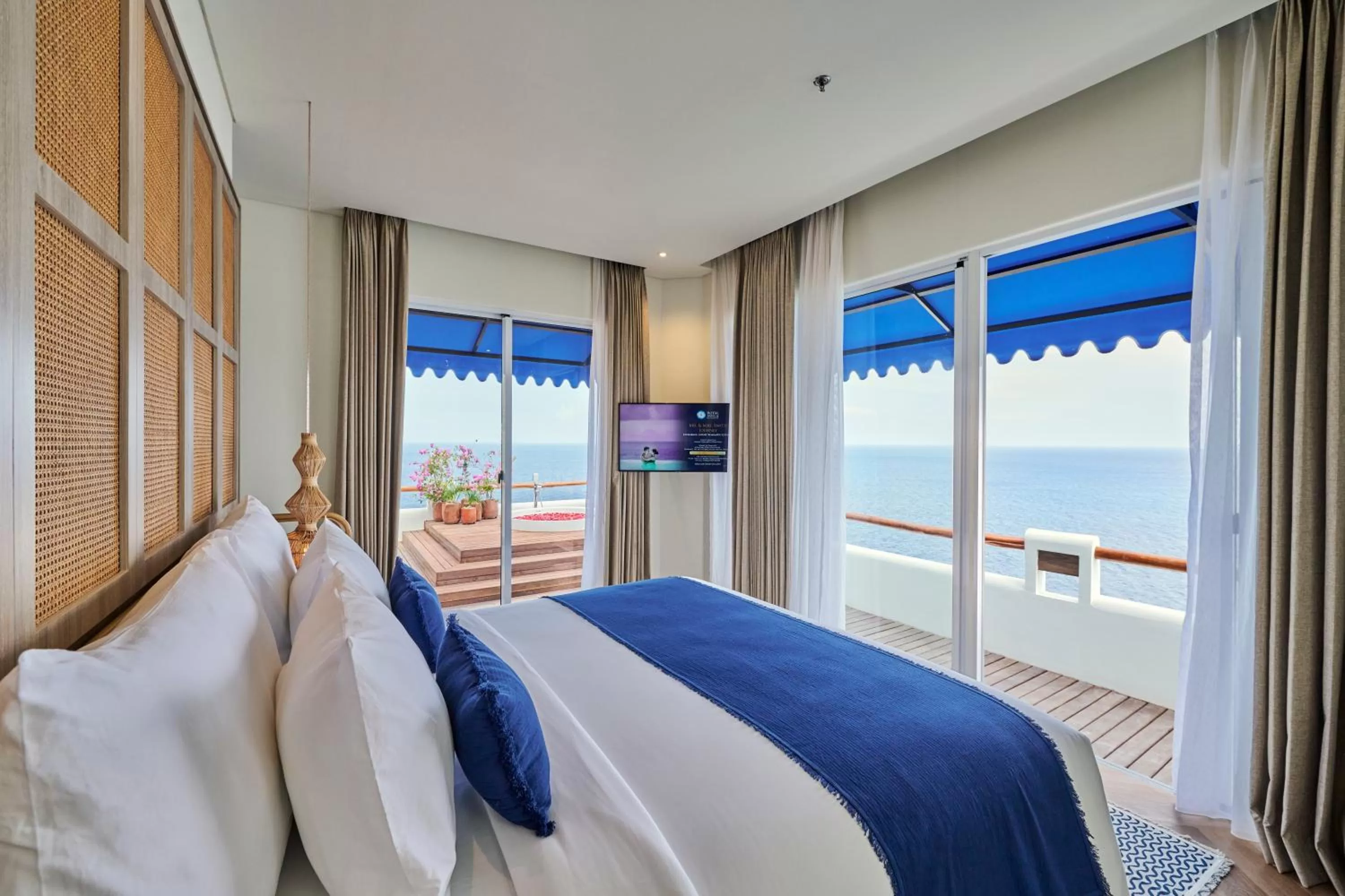 Bedroom, Bed in Royal Avila Boutique Resort