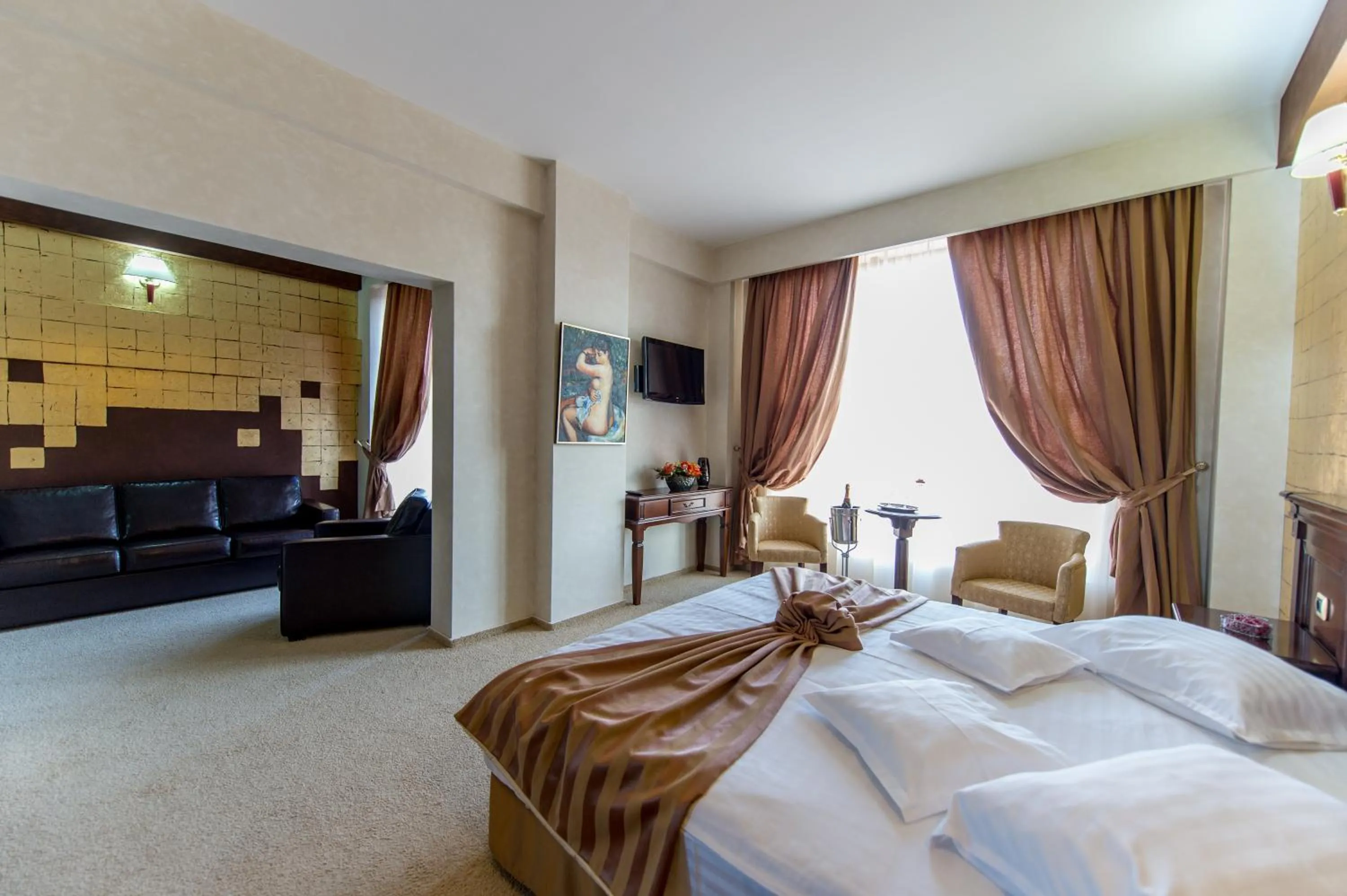 Photo of the whole room, Bed in Hotel Rexton