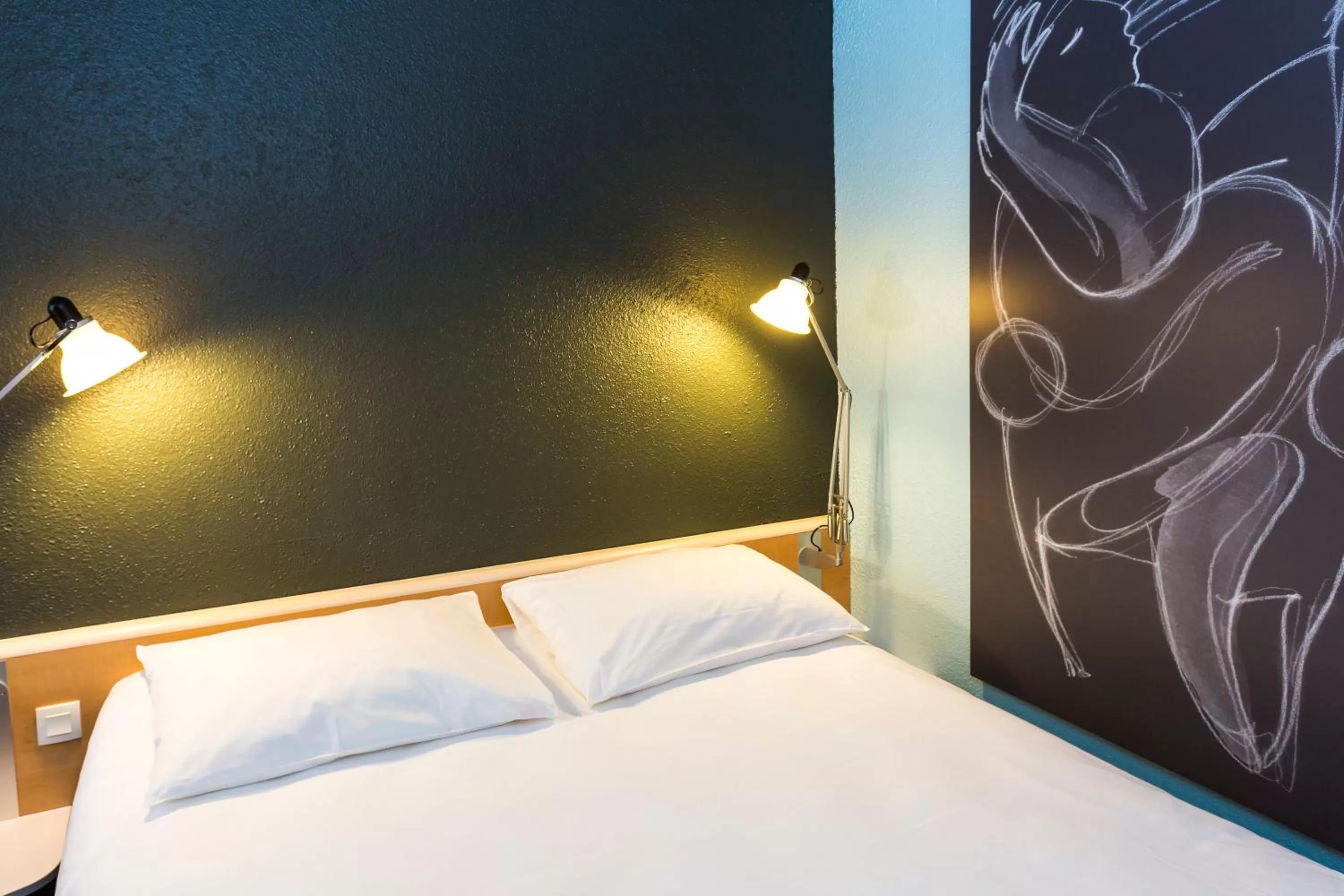 Bedroom, Bed in ibis Lorient Centre Hôtelier