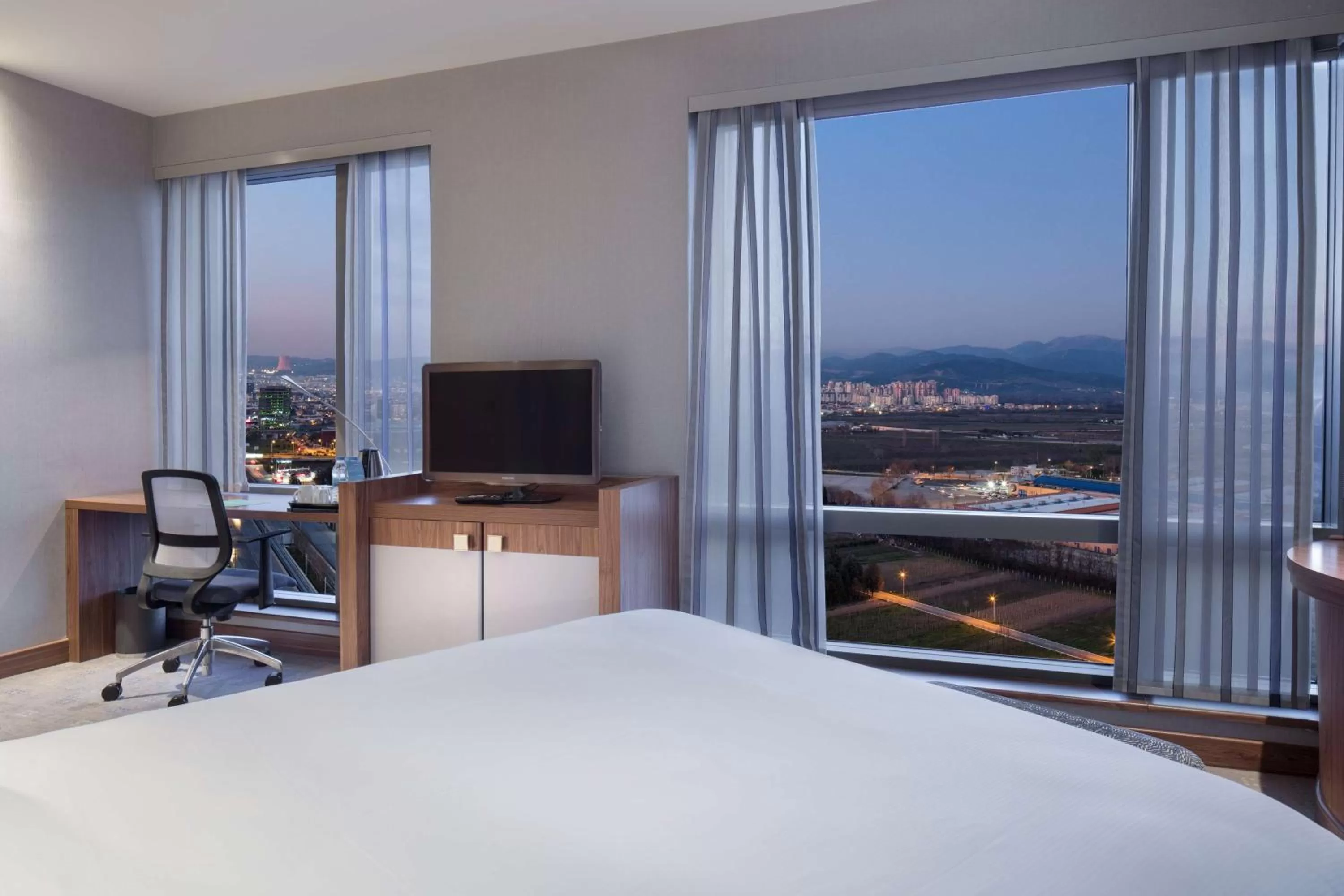 Bedroom, Bed in Hampton By Hilton Bursa