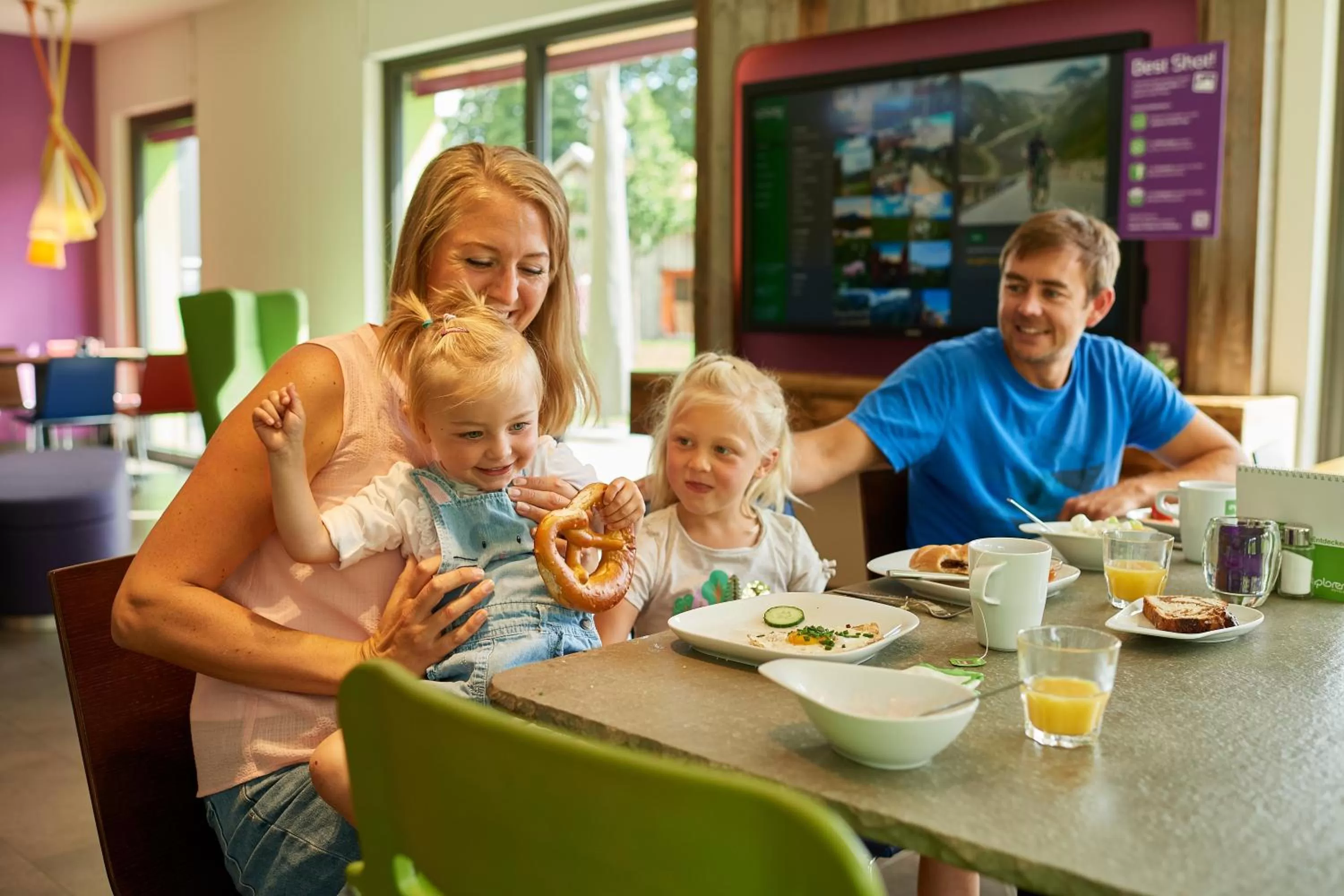 Breakfast, Family in Explorer Hotel Garmisch