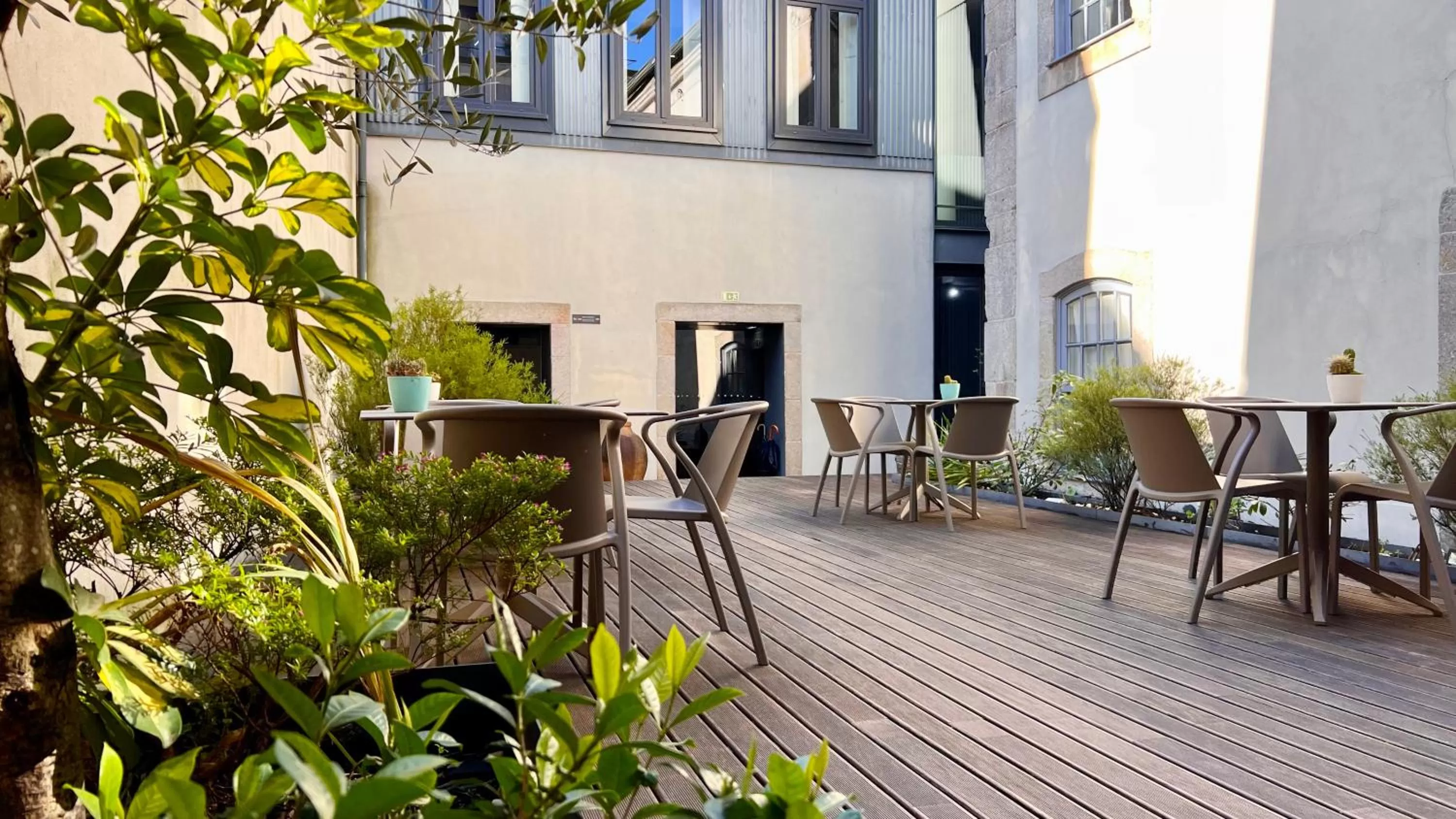 Patio in Casa dos Lóios by Shiadu