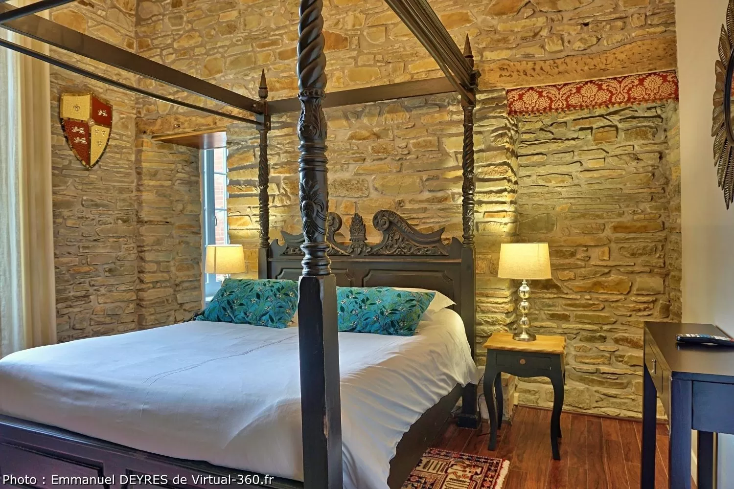 Bed in Hôtel de Bretagne