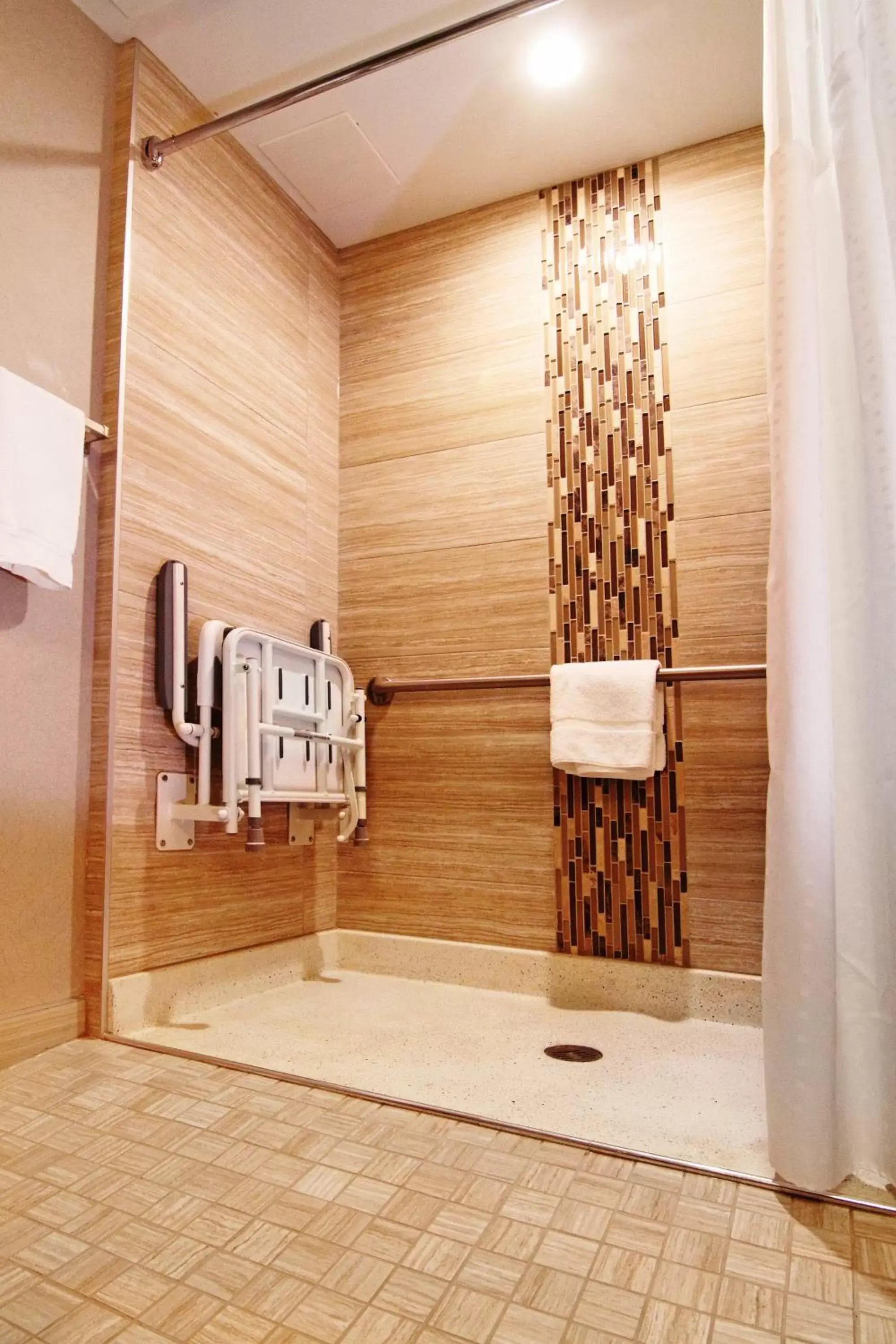 King Room with Mobility Accessible Roll-In Shower - Non-Smoking in Holiday Inn Express and Suites Calgary University by IHG King Room with Mobility Accessible Roll-In Shower - Non-Smoking in Holiday Inn Express and Suites Calgary University by IHG