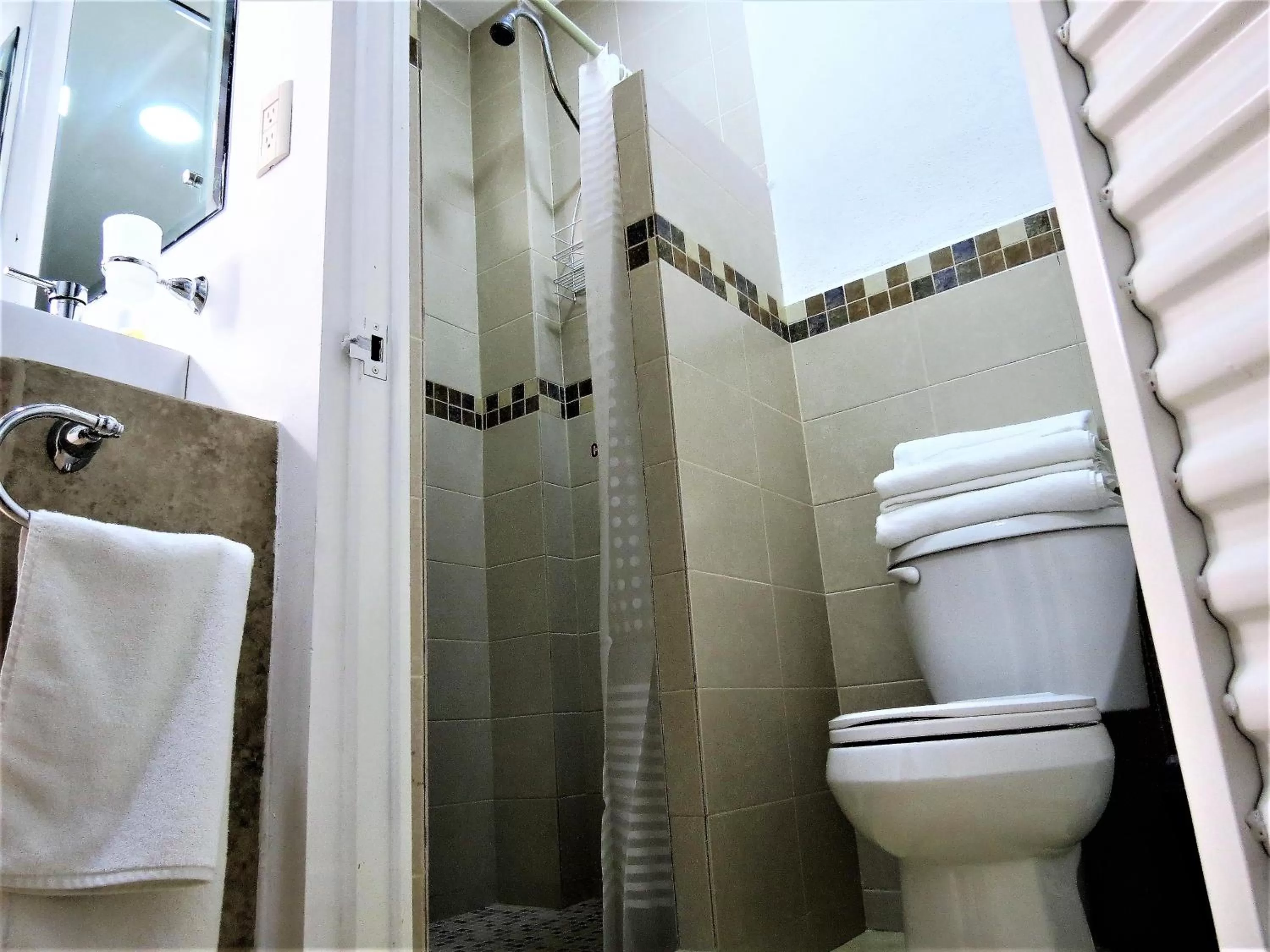 Shower in Hotel del Arte y Figura