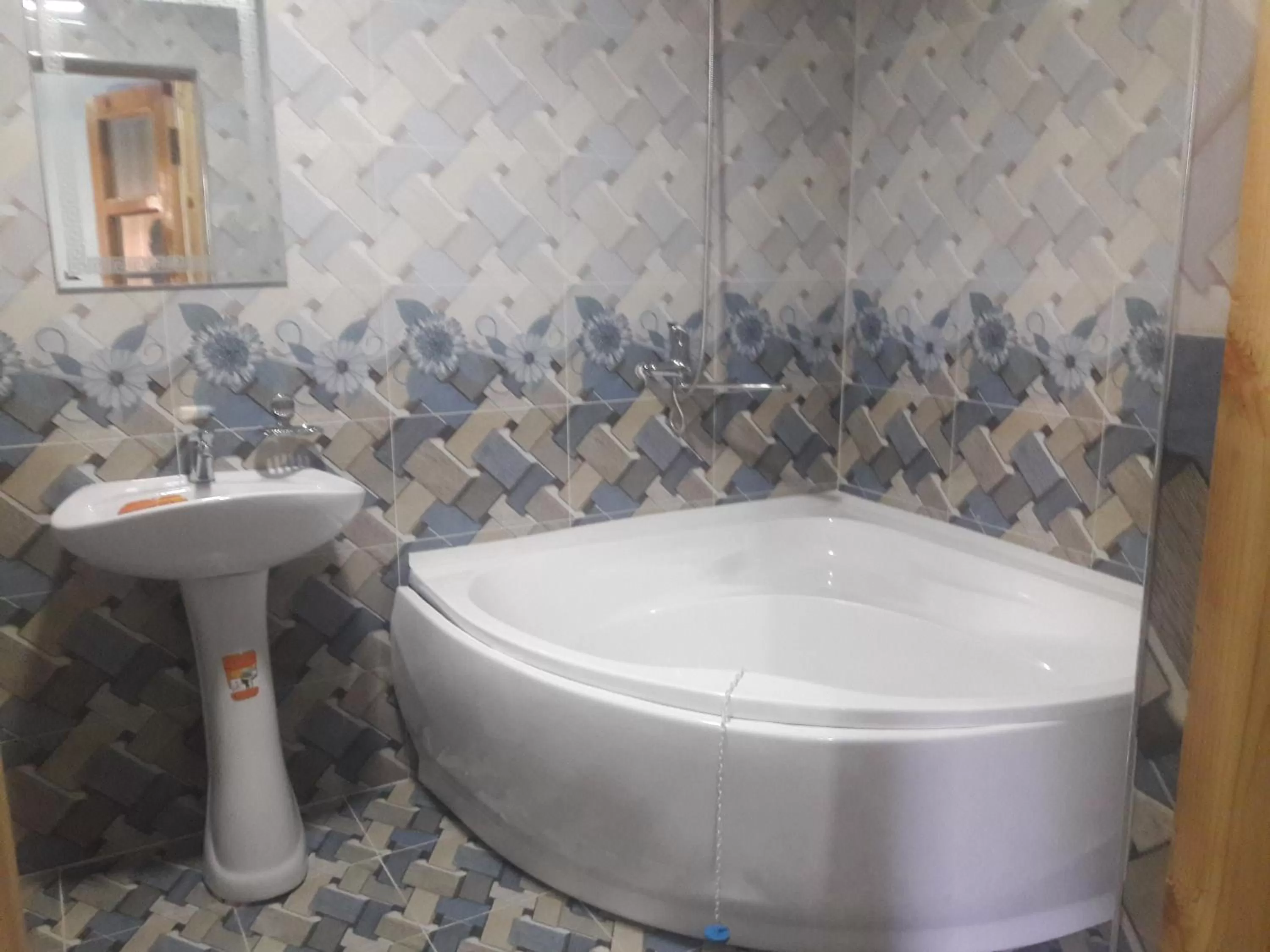 Shower, Bathroom in HOTEL-129