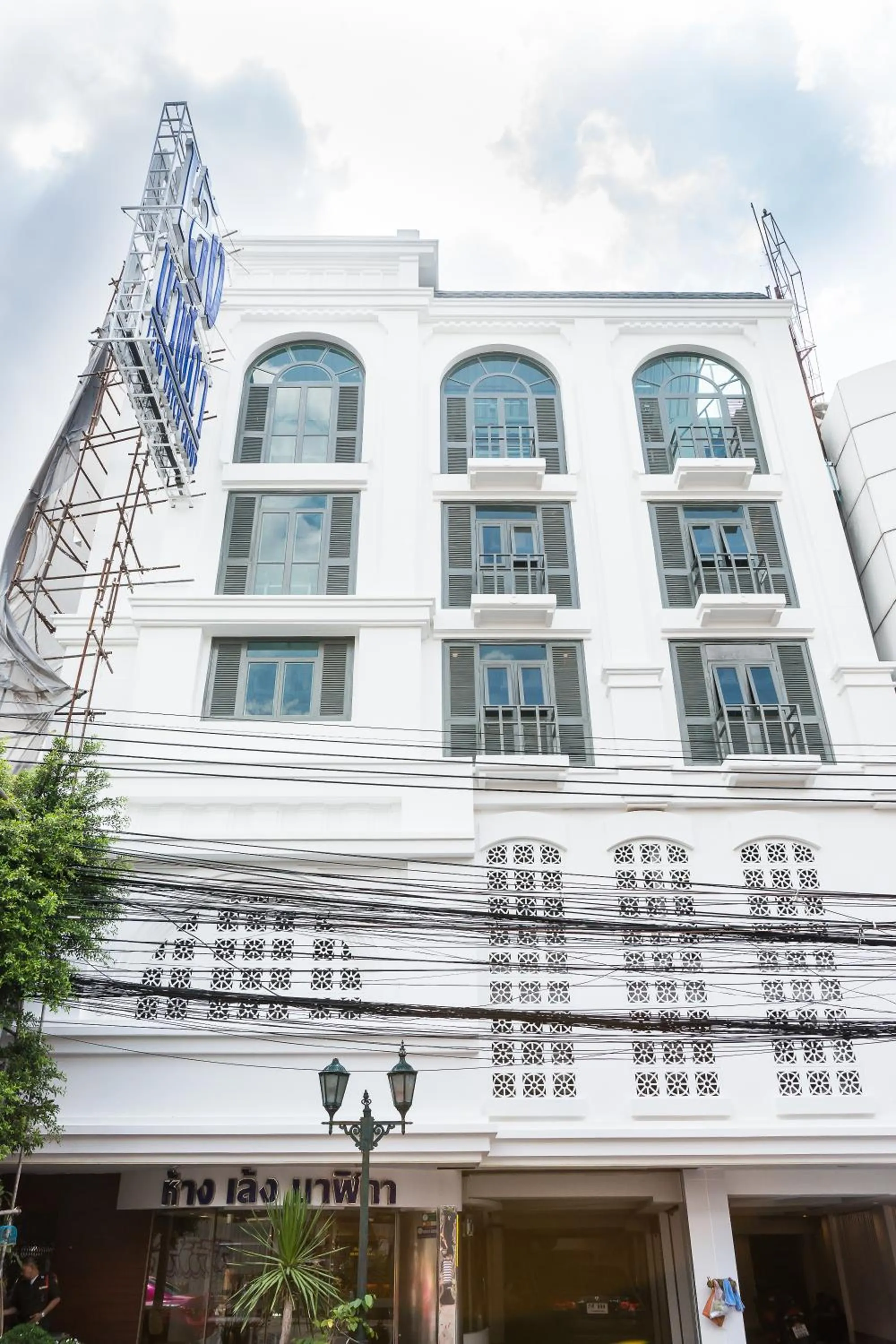 Facade/entrance in Lucky House Khaosan