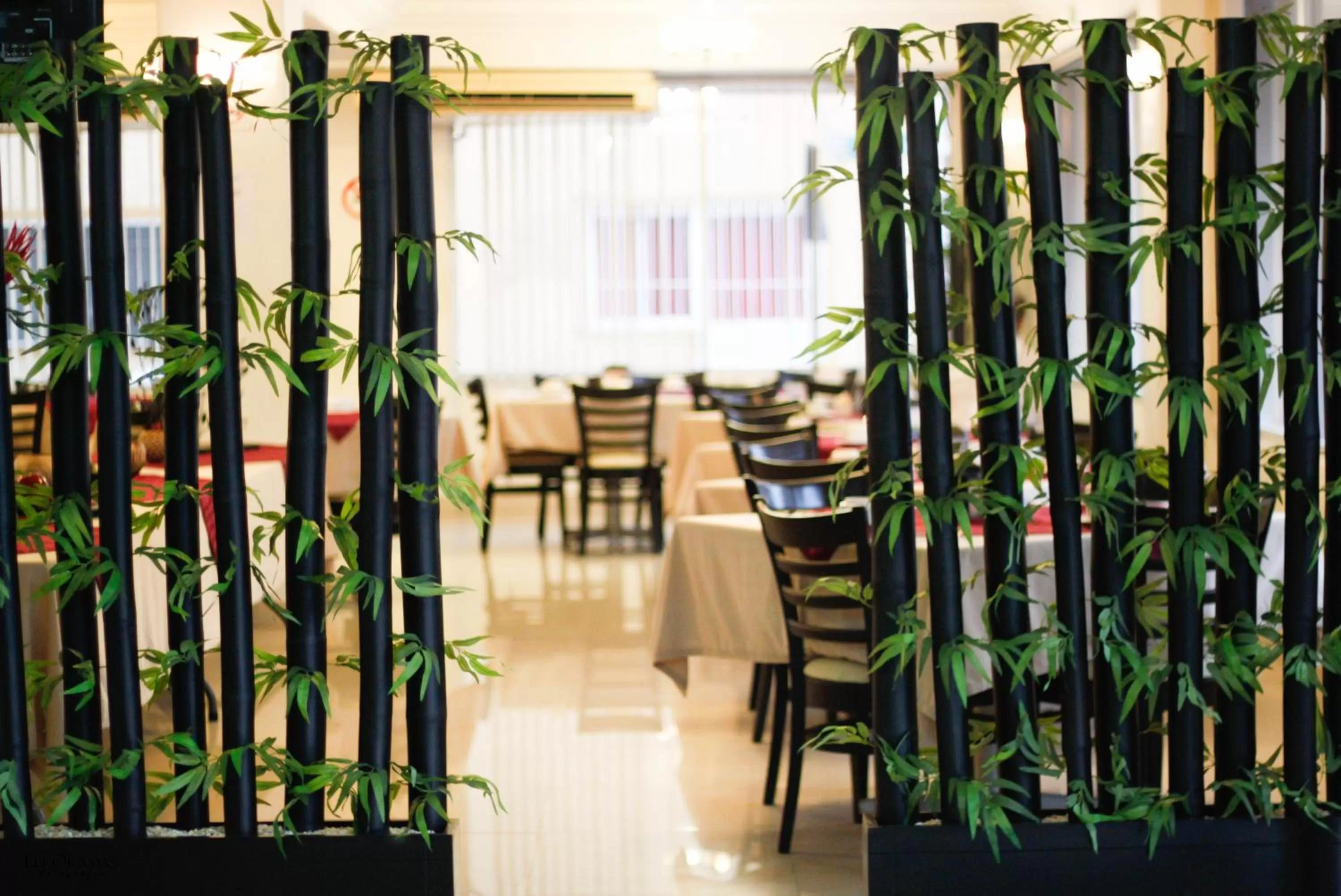 Restaurant/places to eat in Choco's Hotel