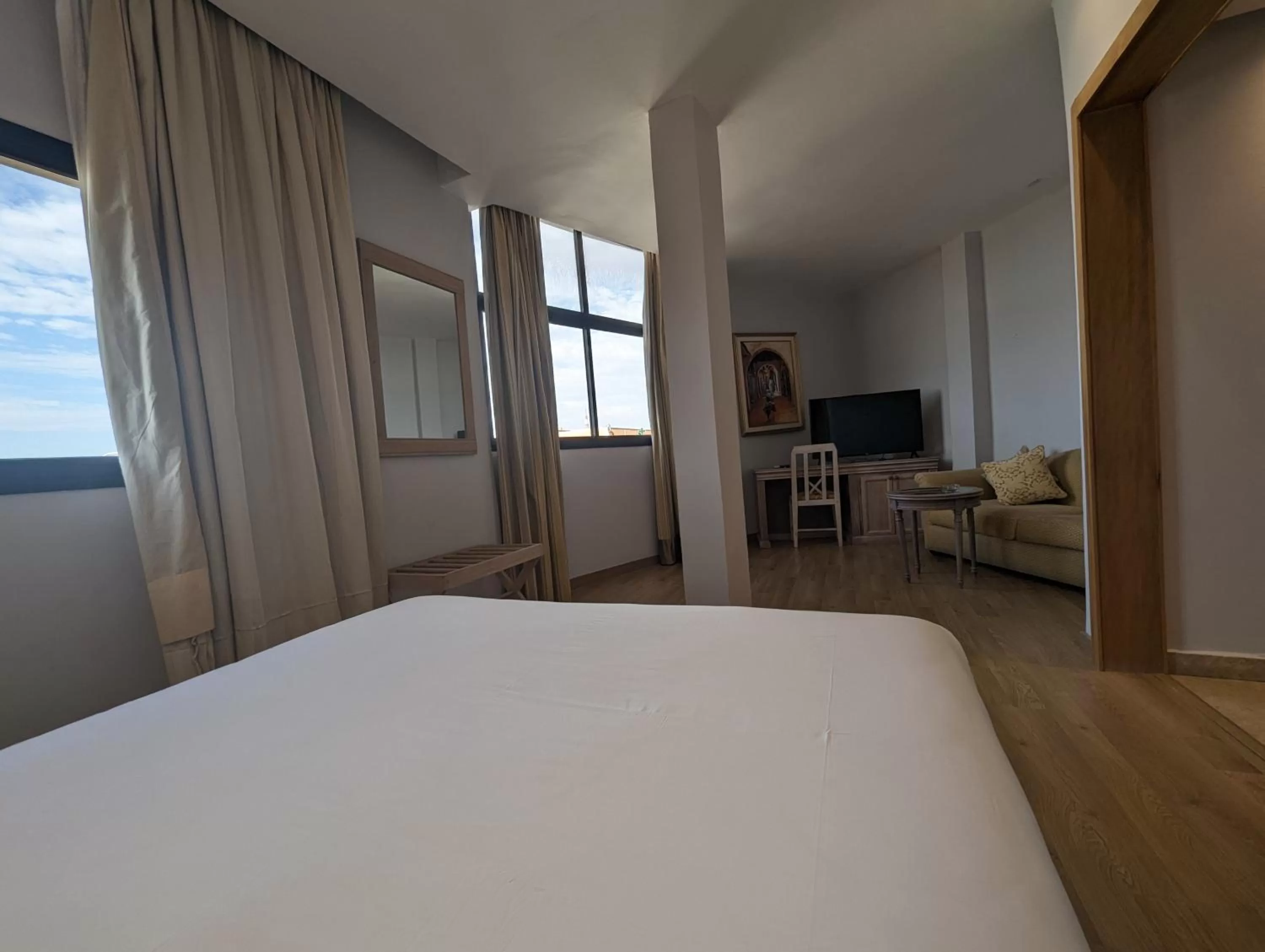 Photo of the whole room, Bed in Sahara Line Hotel