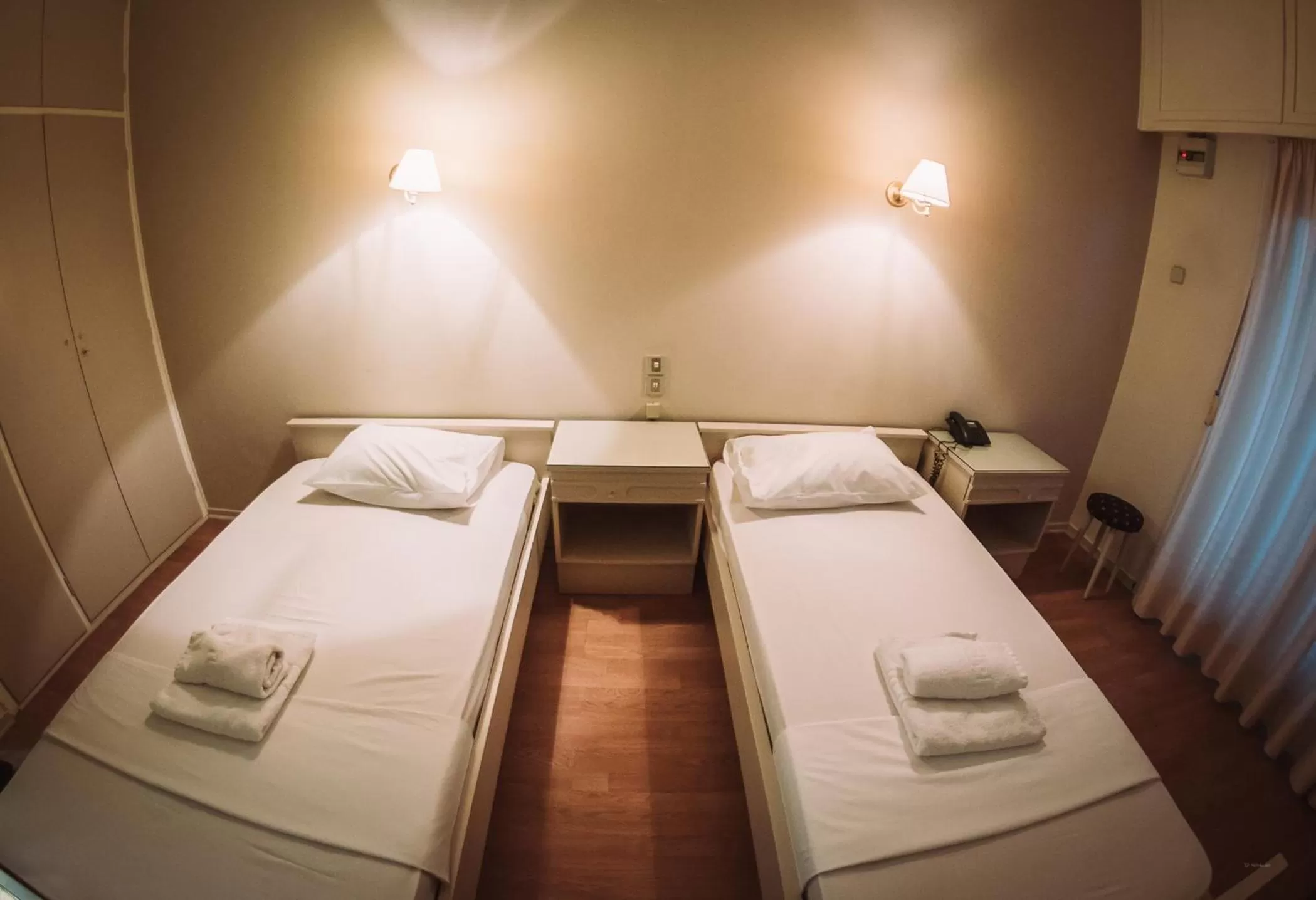 Photo of the whole room, Bed in Hotel King Pyrros