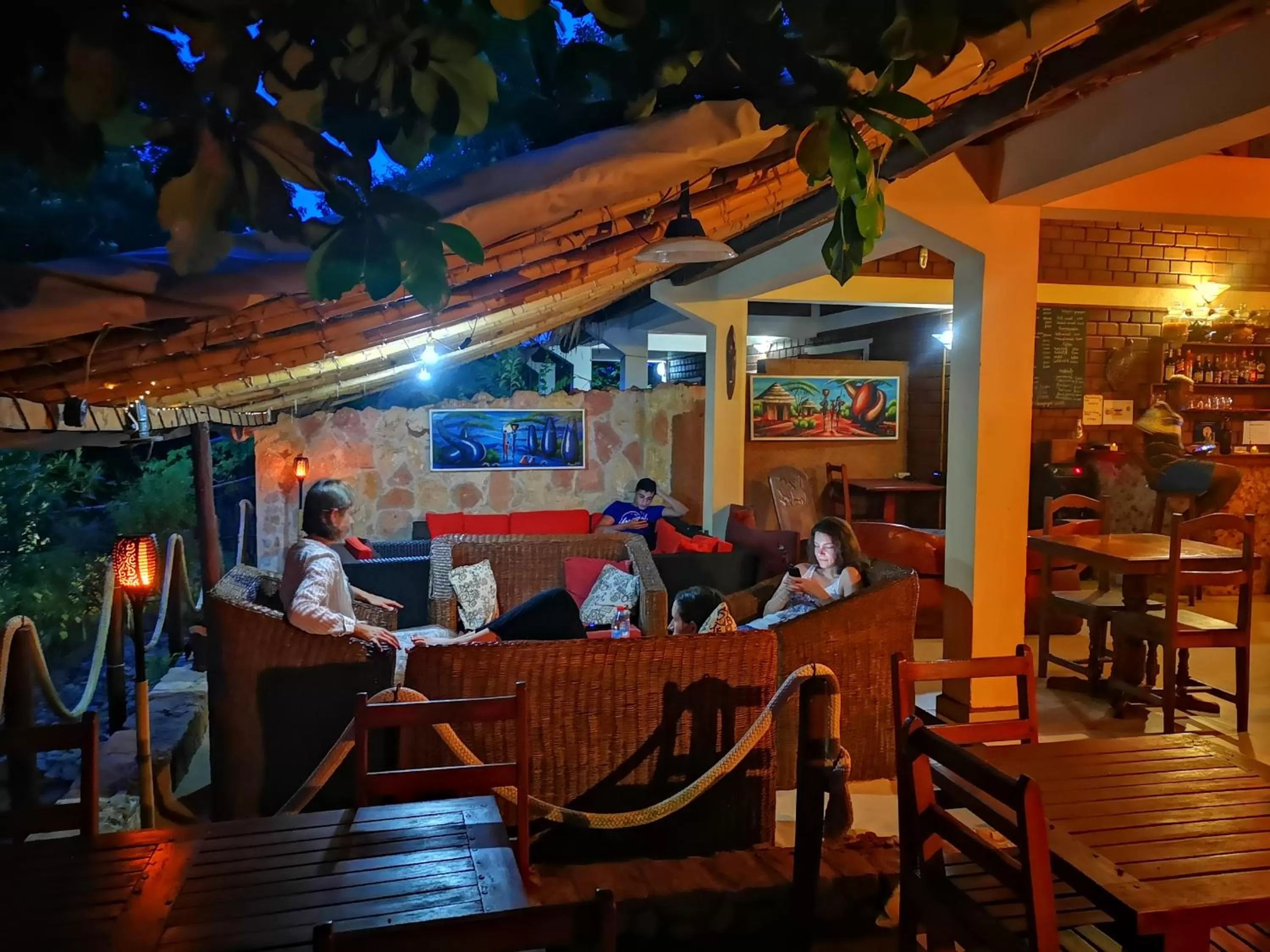 Restaurant/places to eat in Hotel Lakana Ramena