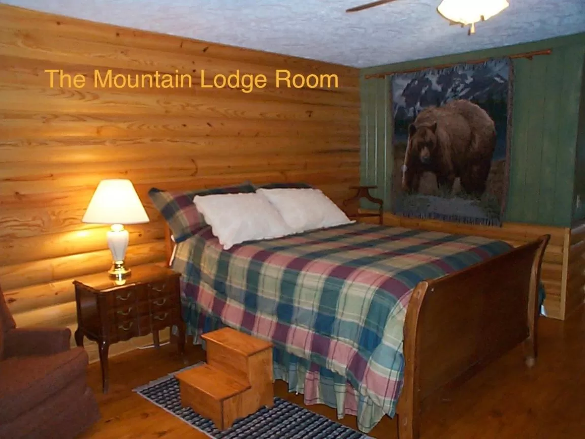 Bed in Mountain Aire Cottages, Inn, & Glamping