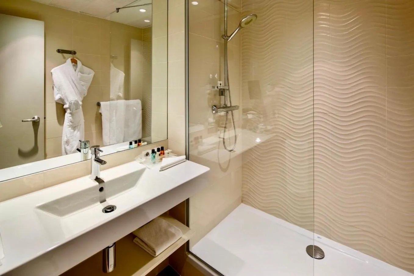 Bathroom in Holiday Inn Lyon Vaise by IHG