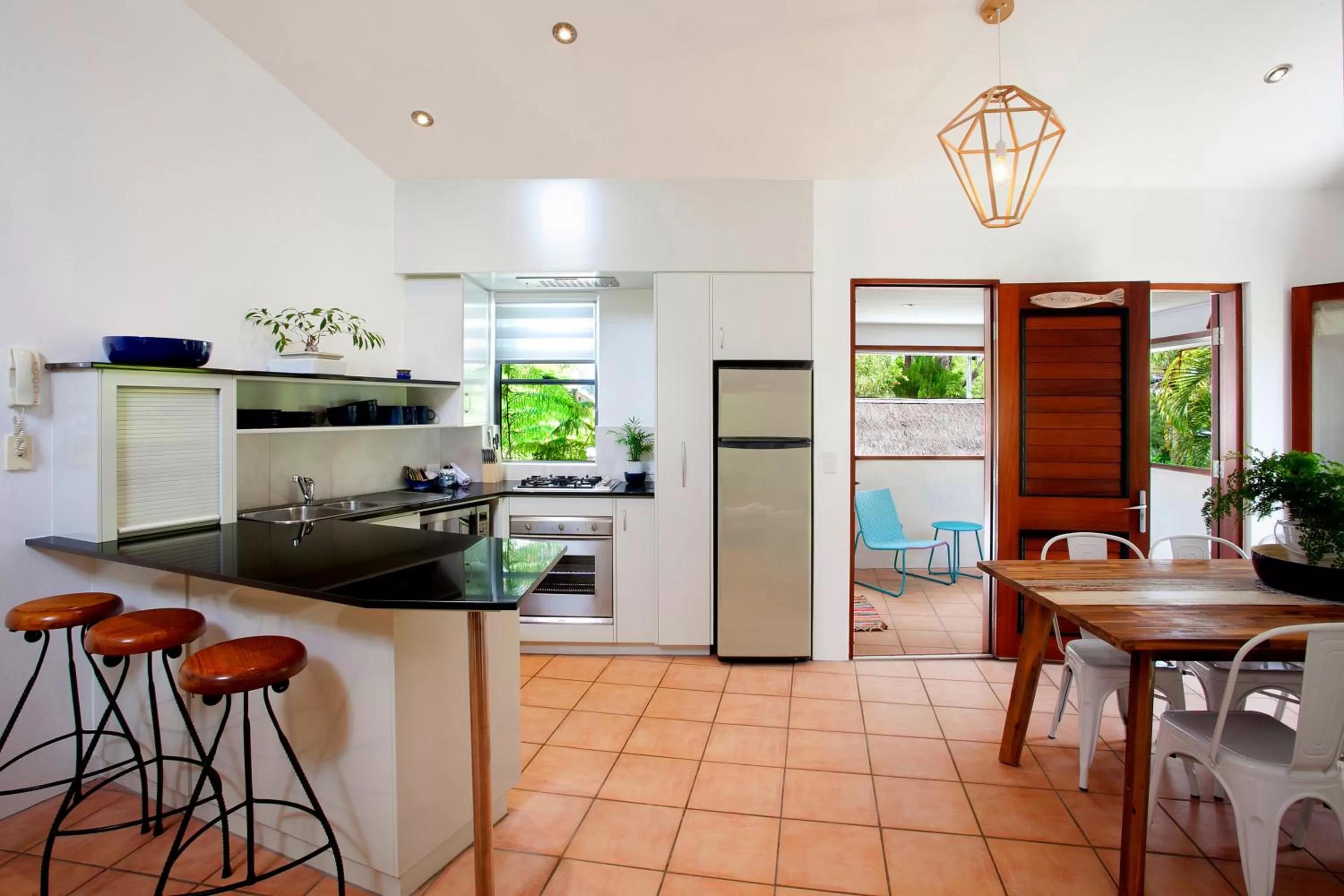 Coffee/tea facilities, Kitchen/Kitchenette in L'Auberge Noosa