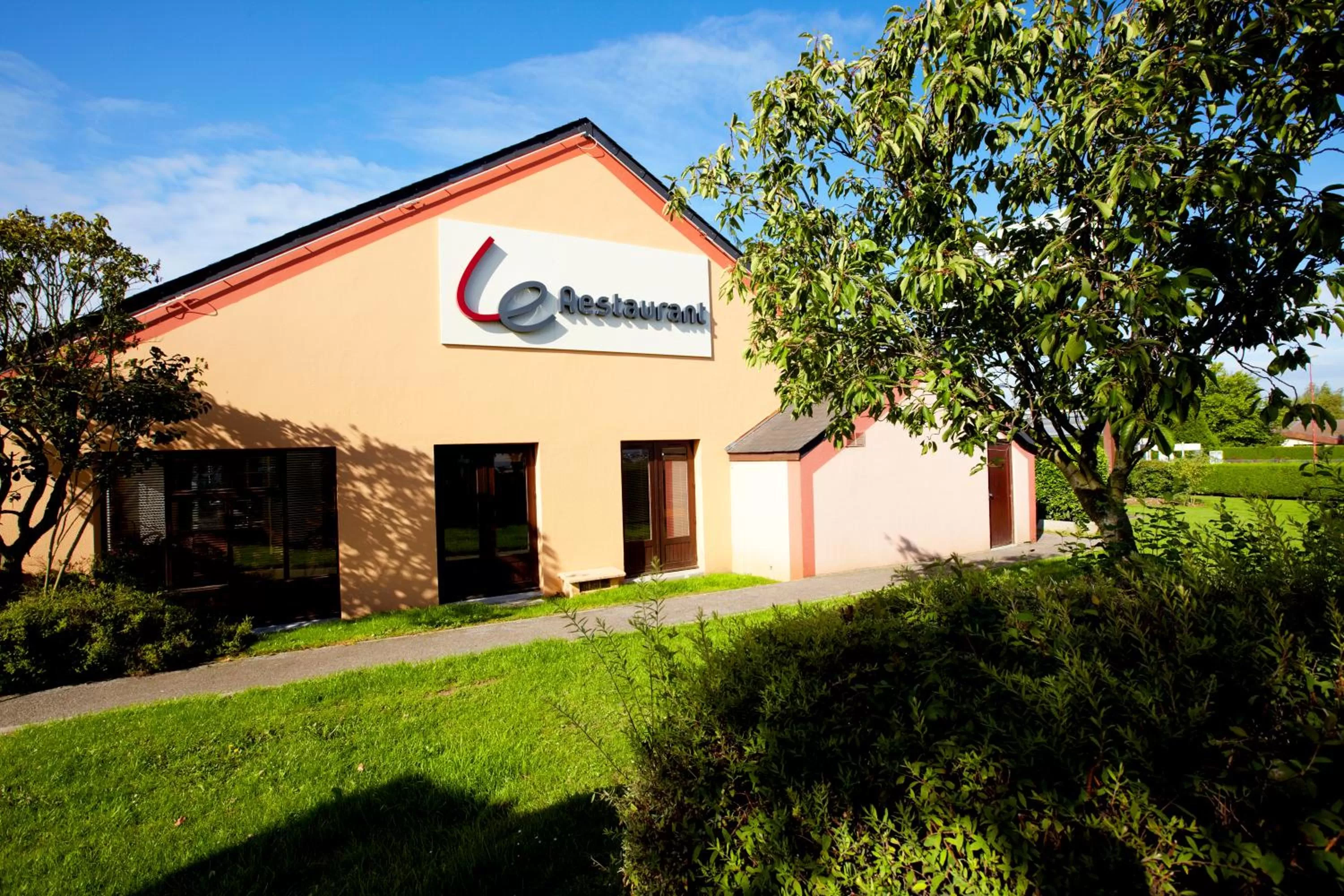 Facade/entrance in Campanile Rouen Nord - Barentin