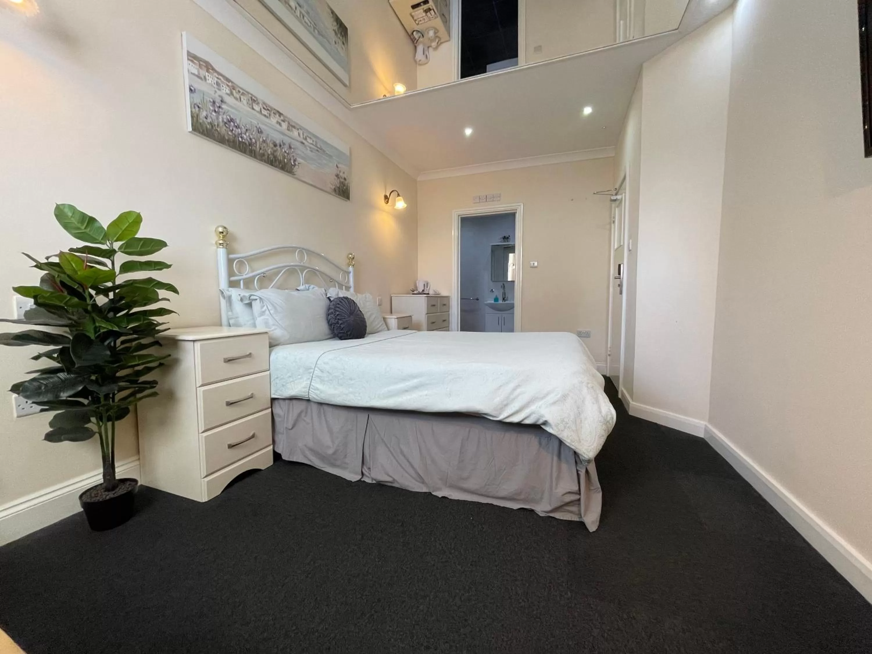 Bed in The Goodlife Guesthouse