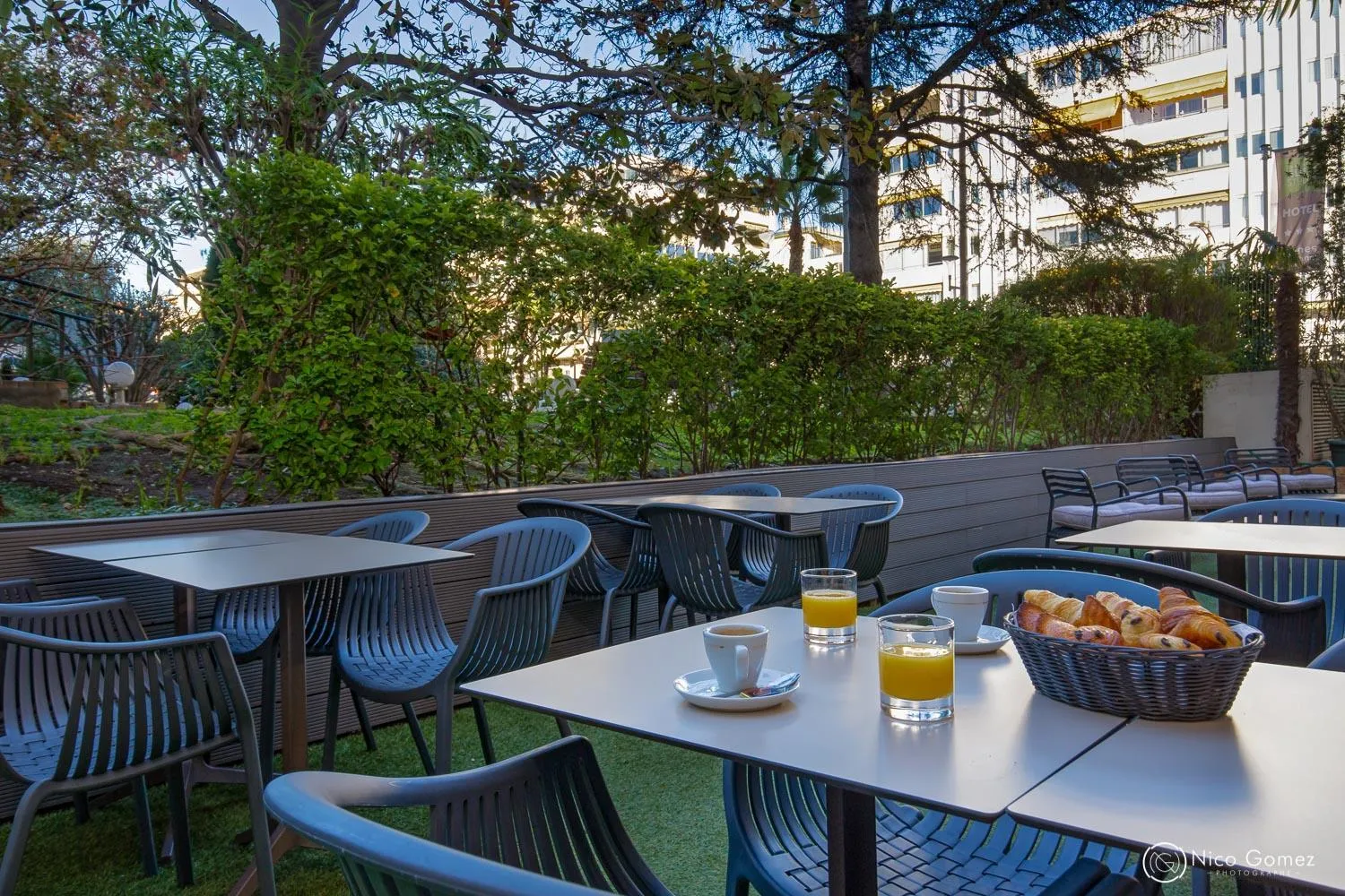 Food and drinks in ibis Styles Cannes Le Cannet