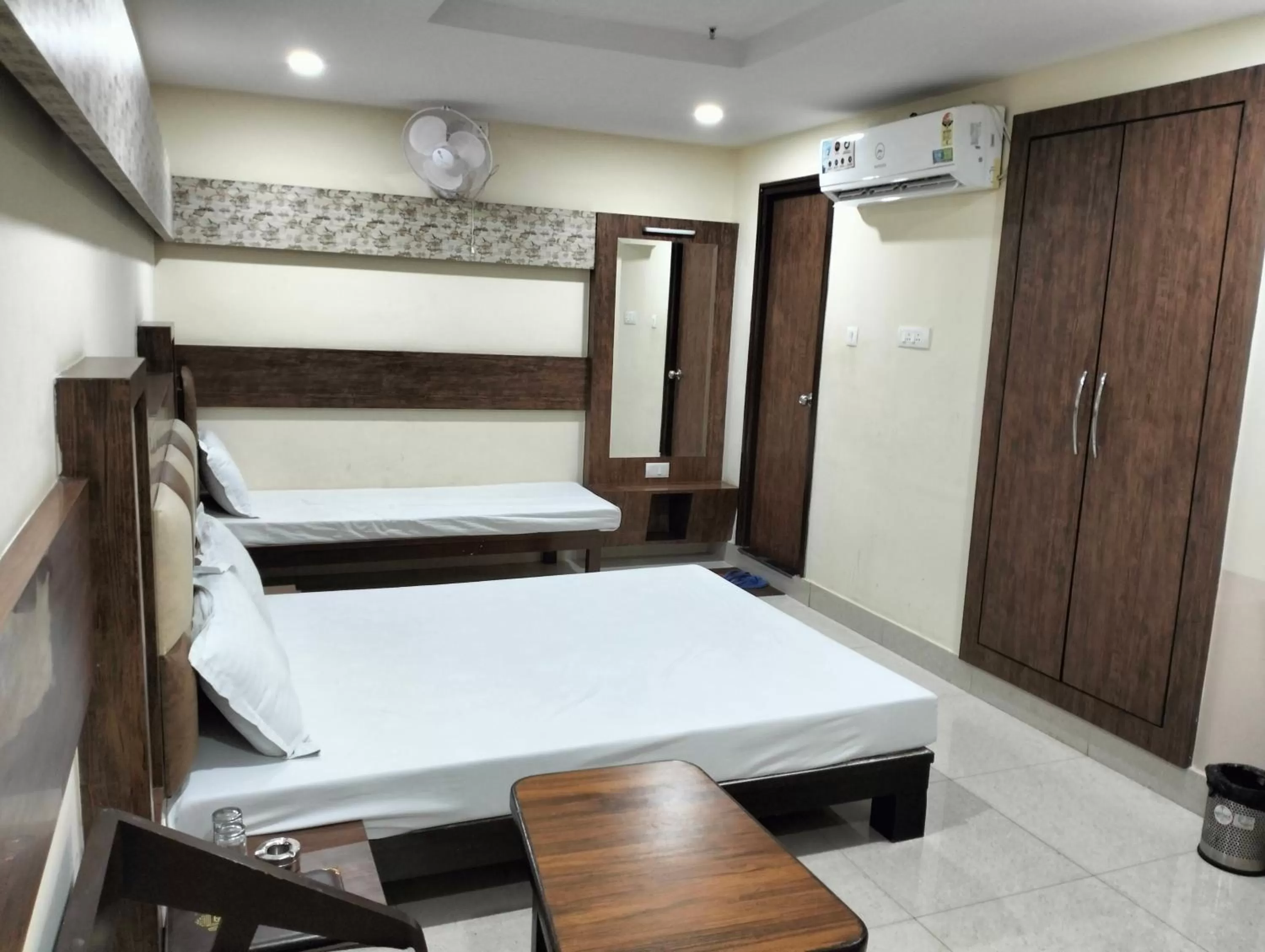 Bed in Hotel Shri Gourav