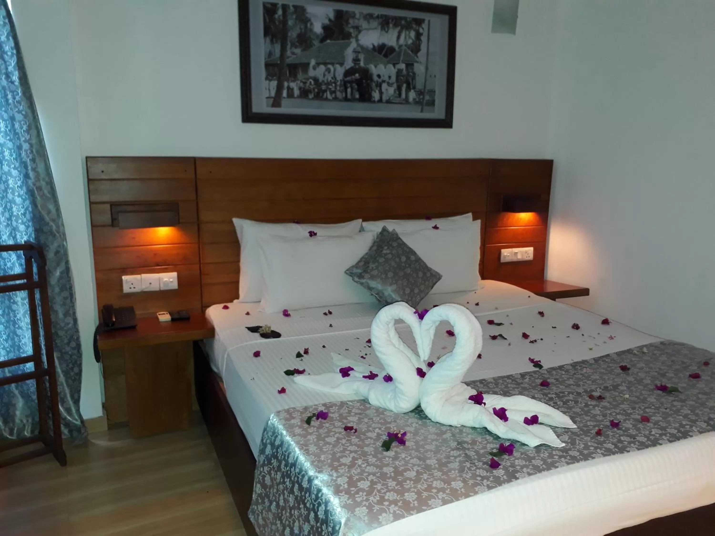 Bed in Kandyan View Holiday Bungalow ''Free Pickup From Kandy city''