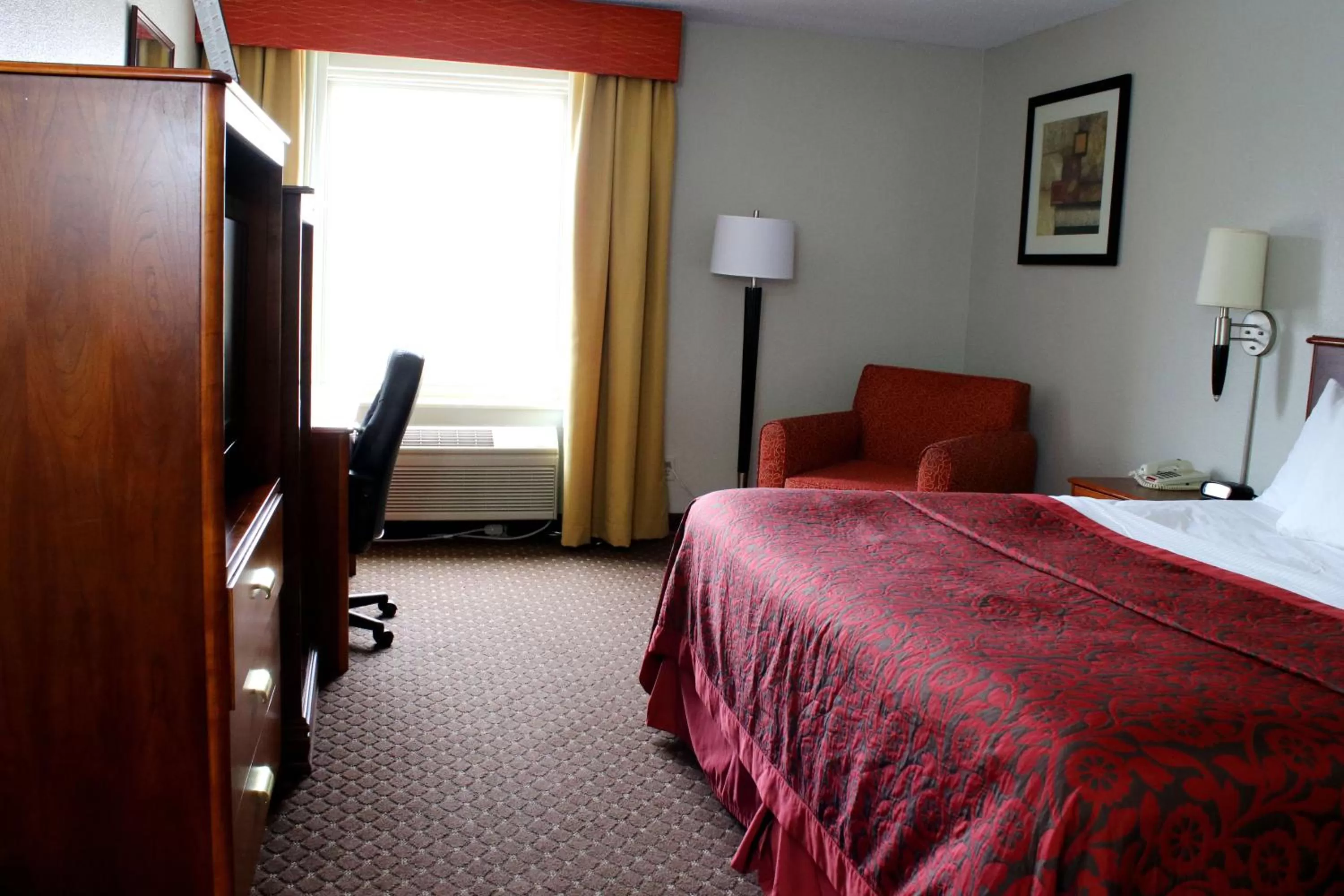 Photo of the whole room, Bed in Days Inn & Suites by Wyndham Bloomington/Normal IL