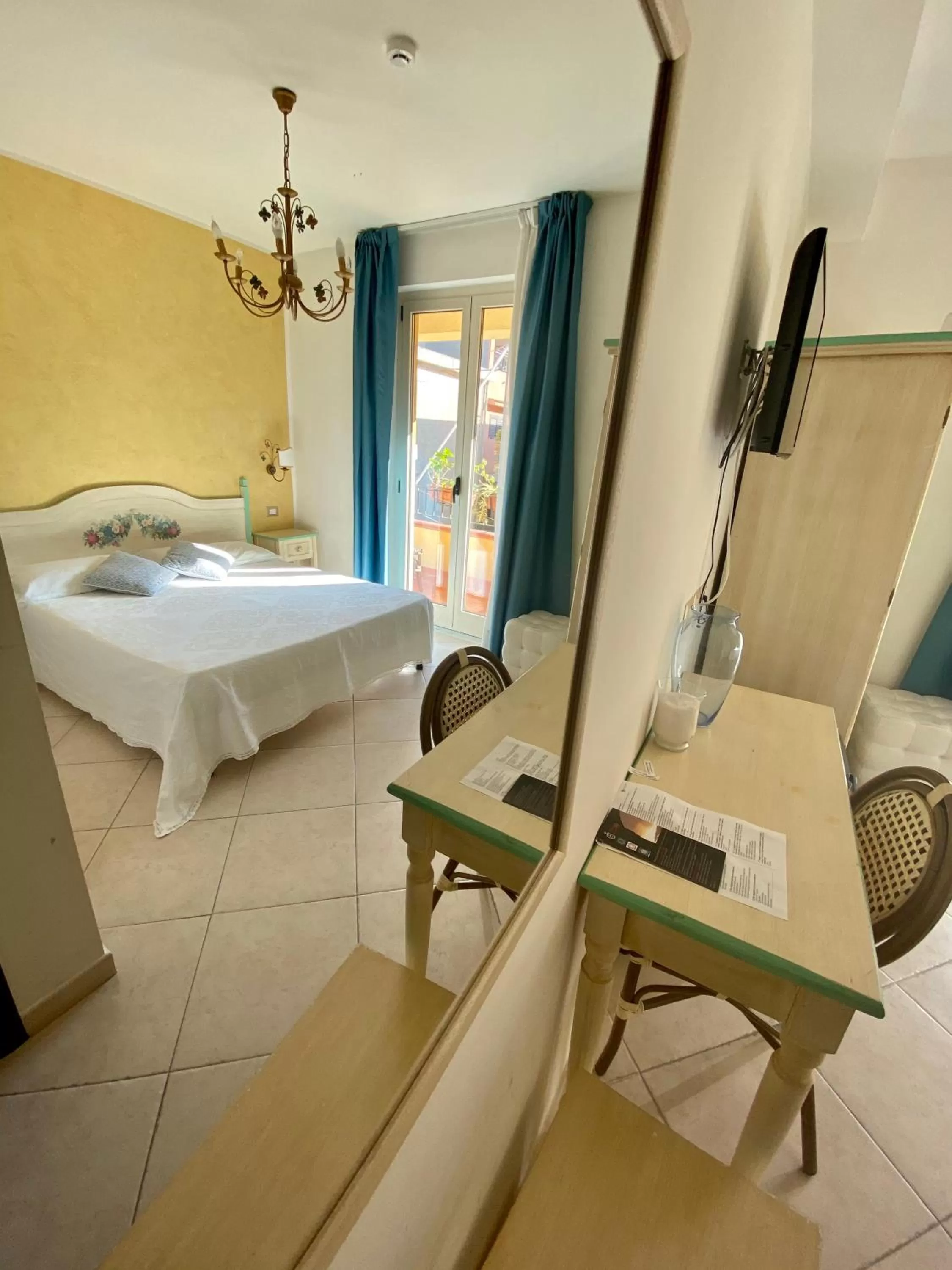 Photo of the whole room, Bed in Hotel Scilla