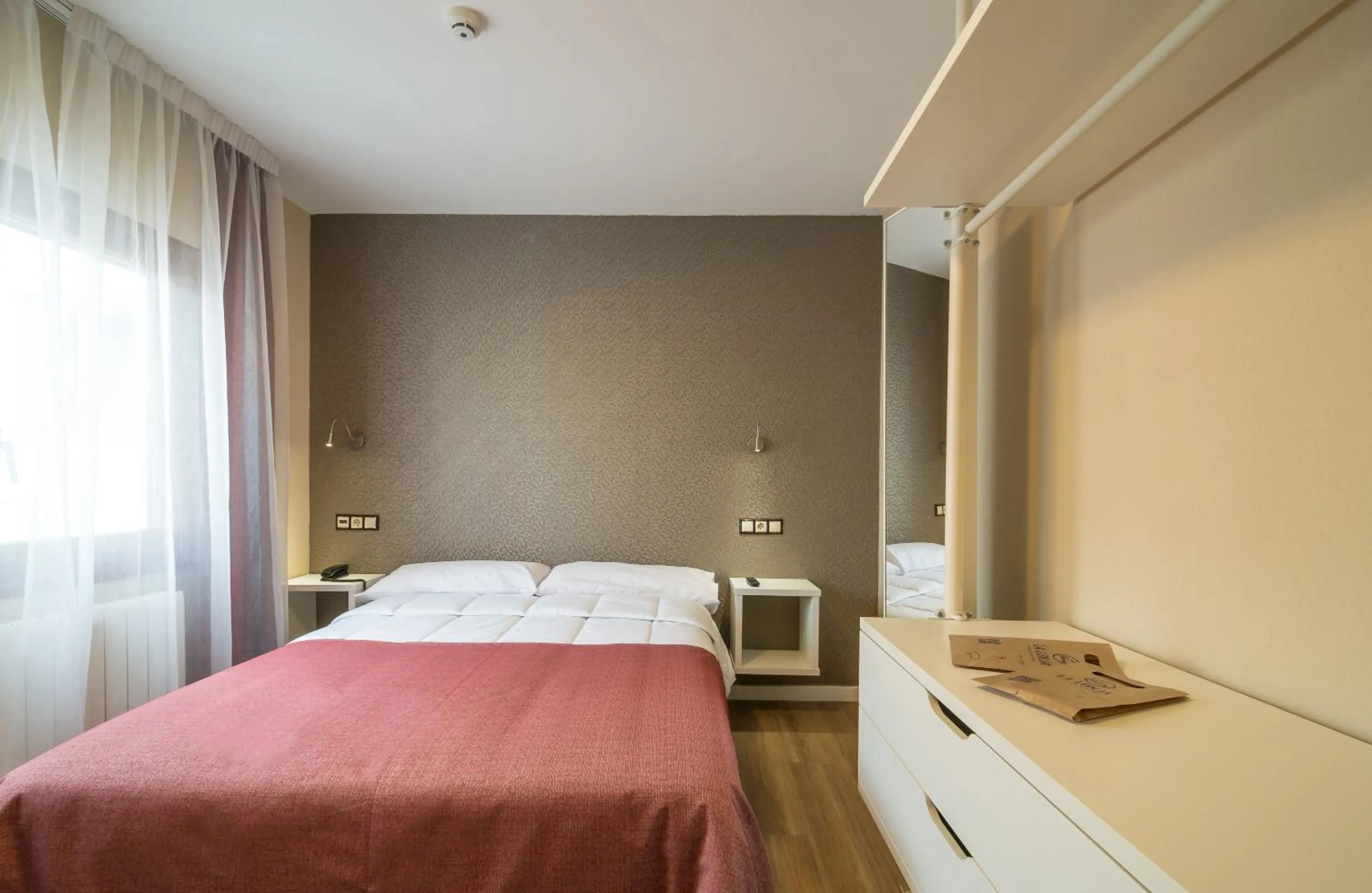 Photo of the whole room, Bed in La Lonja