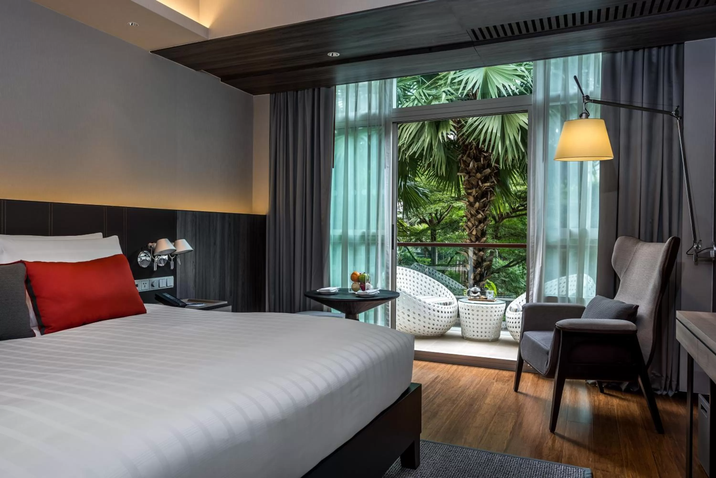 Balcony/Terrace, Bed in Pullman Bangkok King Power