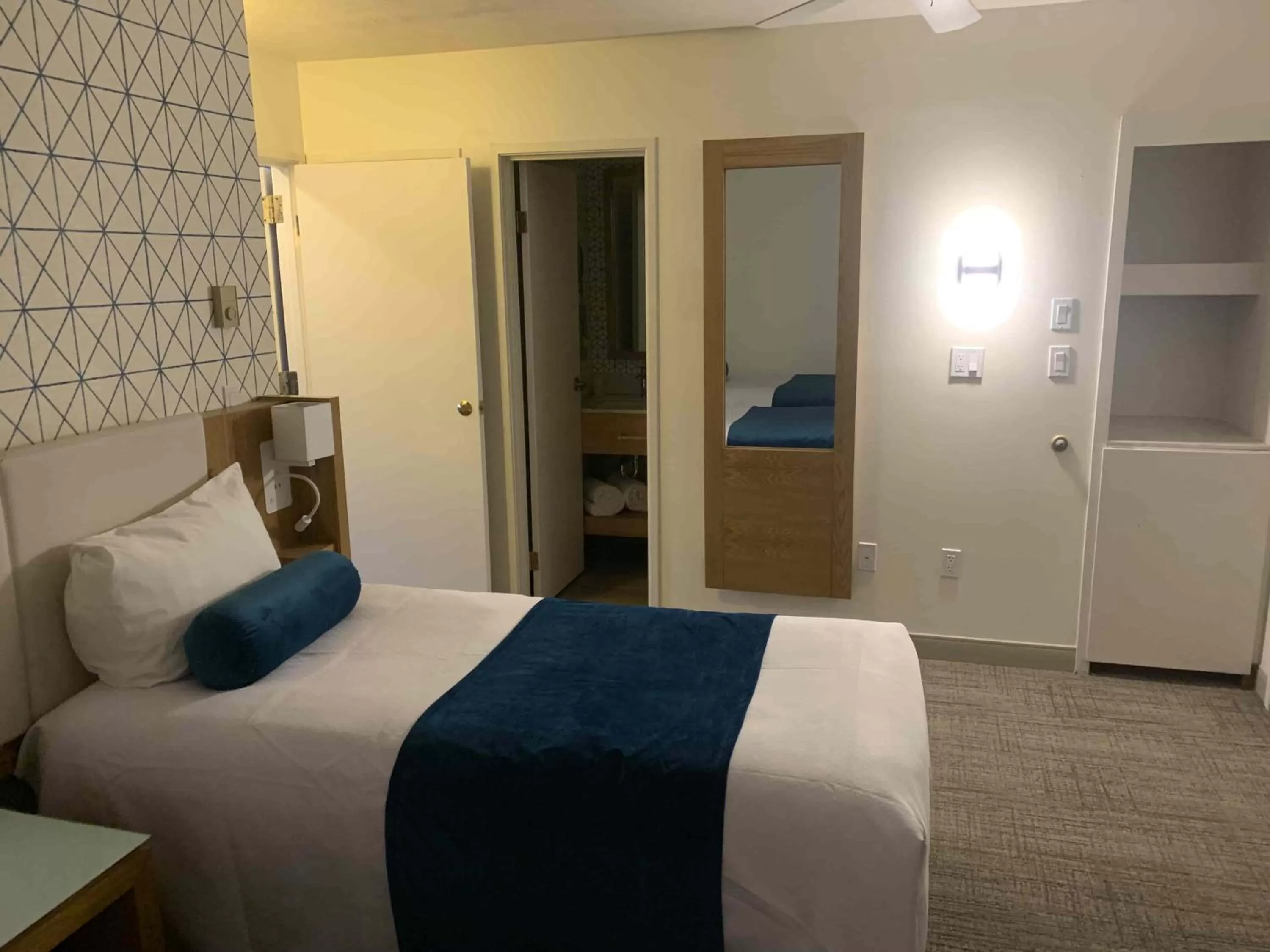 Bedroom, Bed in Split Rock Resort