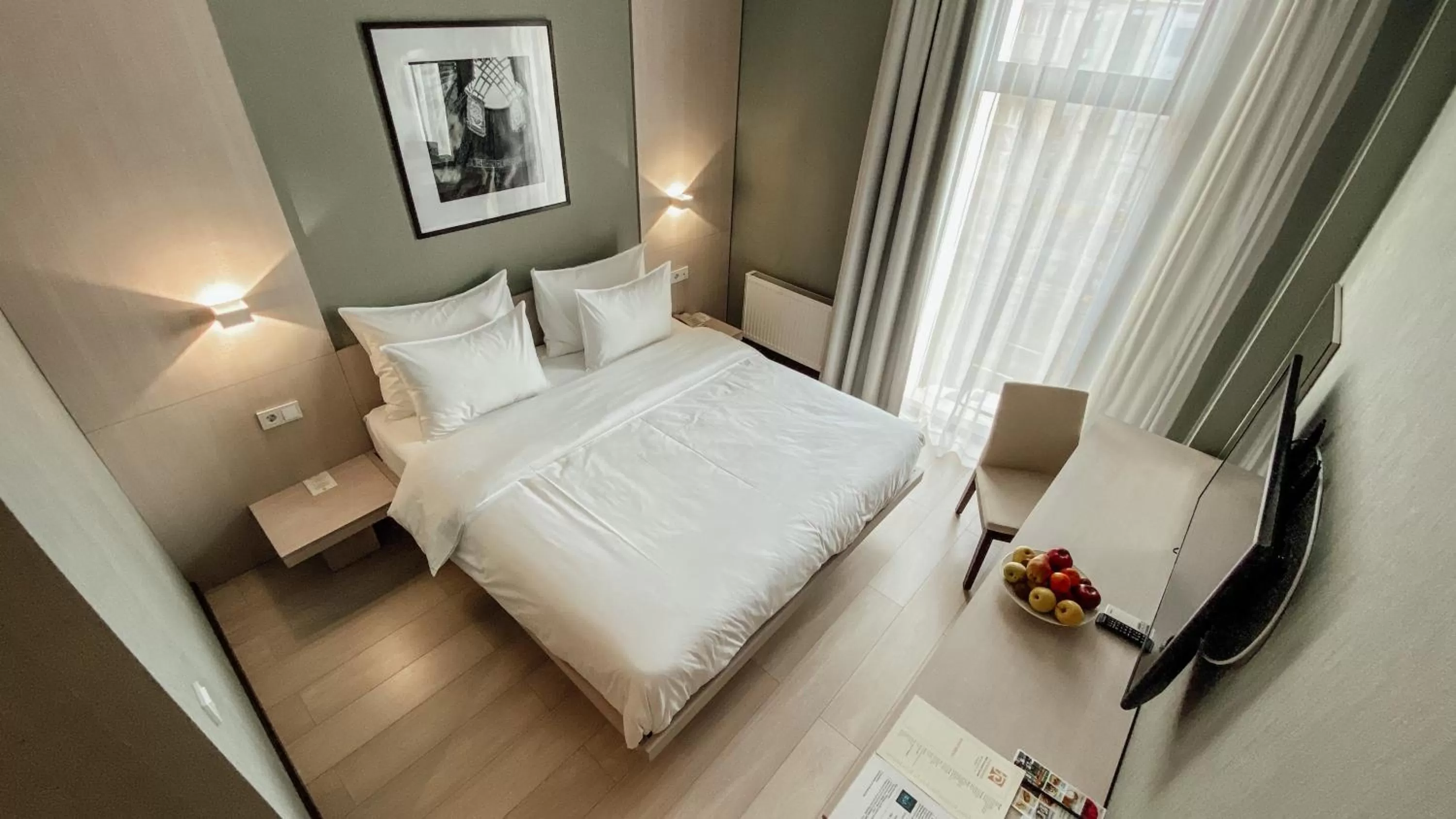 Photo of the whole room, Bed in Resident City Hotel