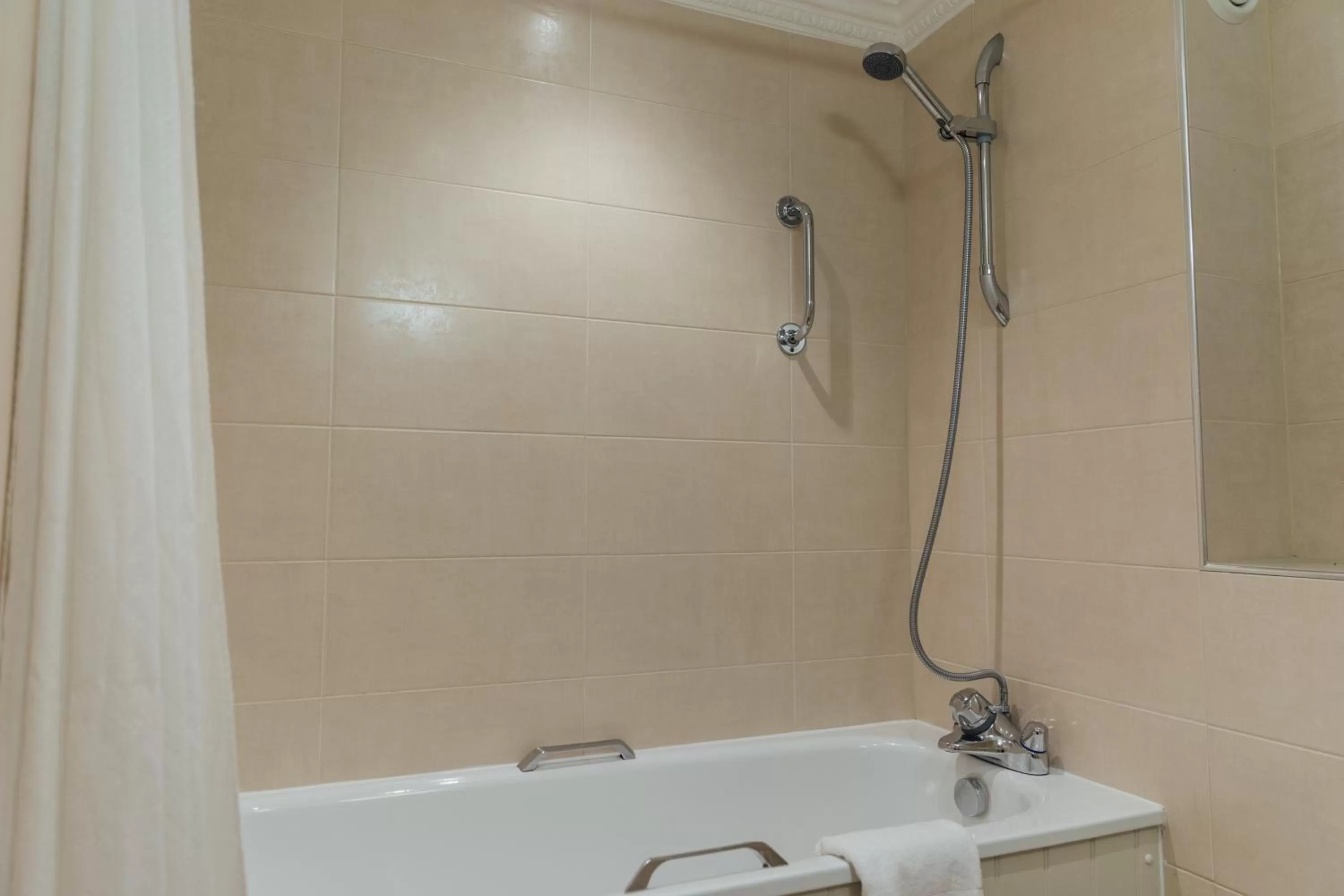 Shower in The Woburn