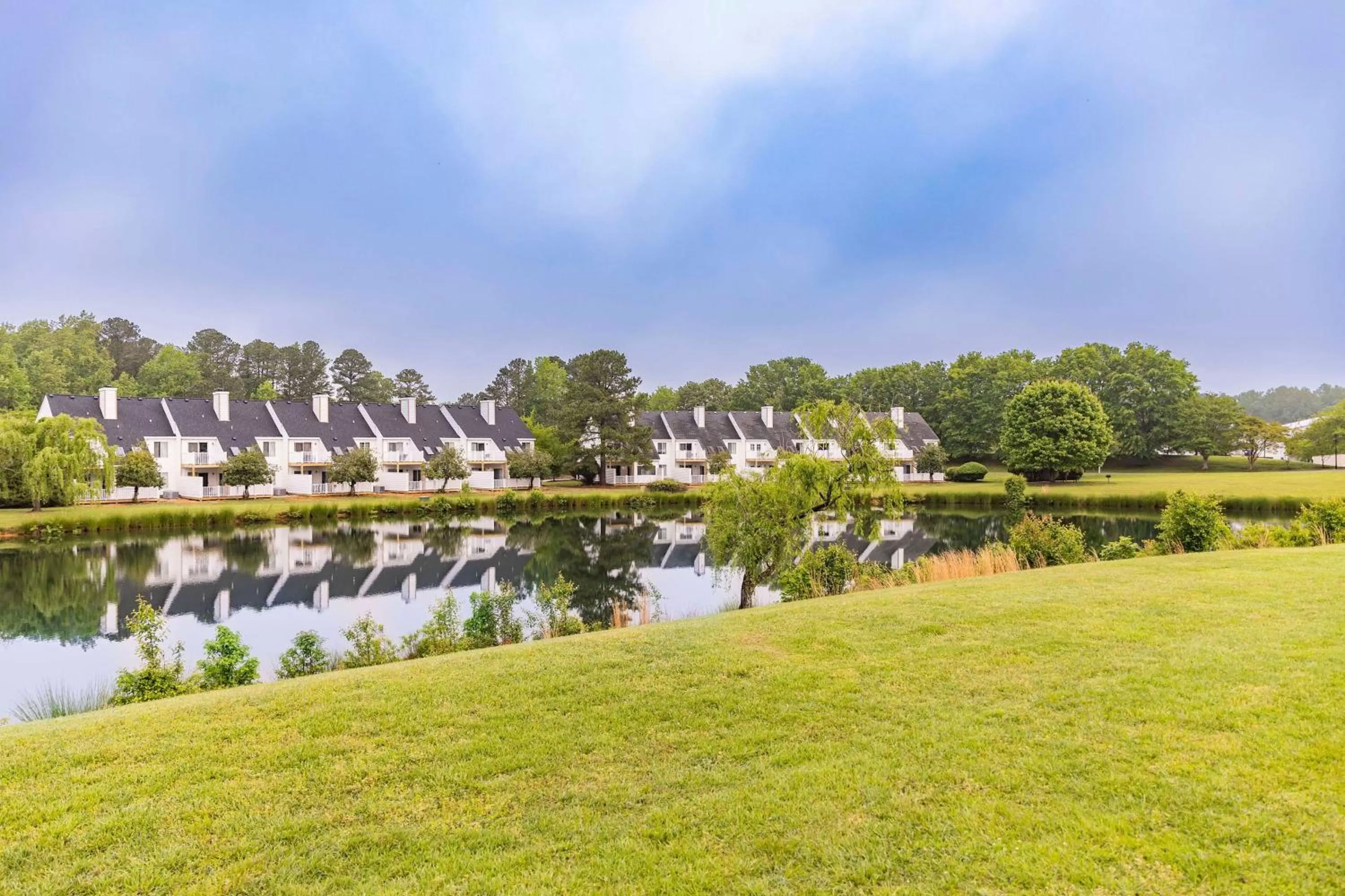 Property building in Hilton Vacation Club The Historic Powhatan Williamsburg