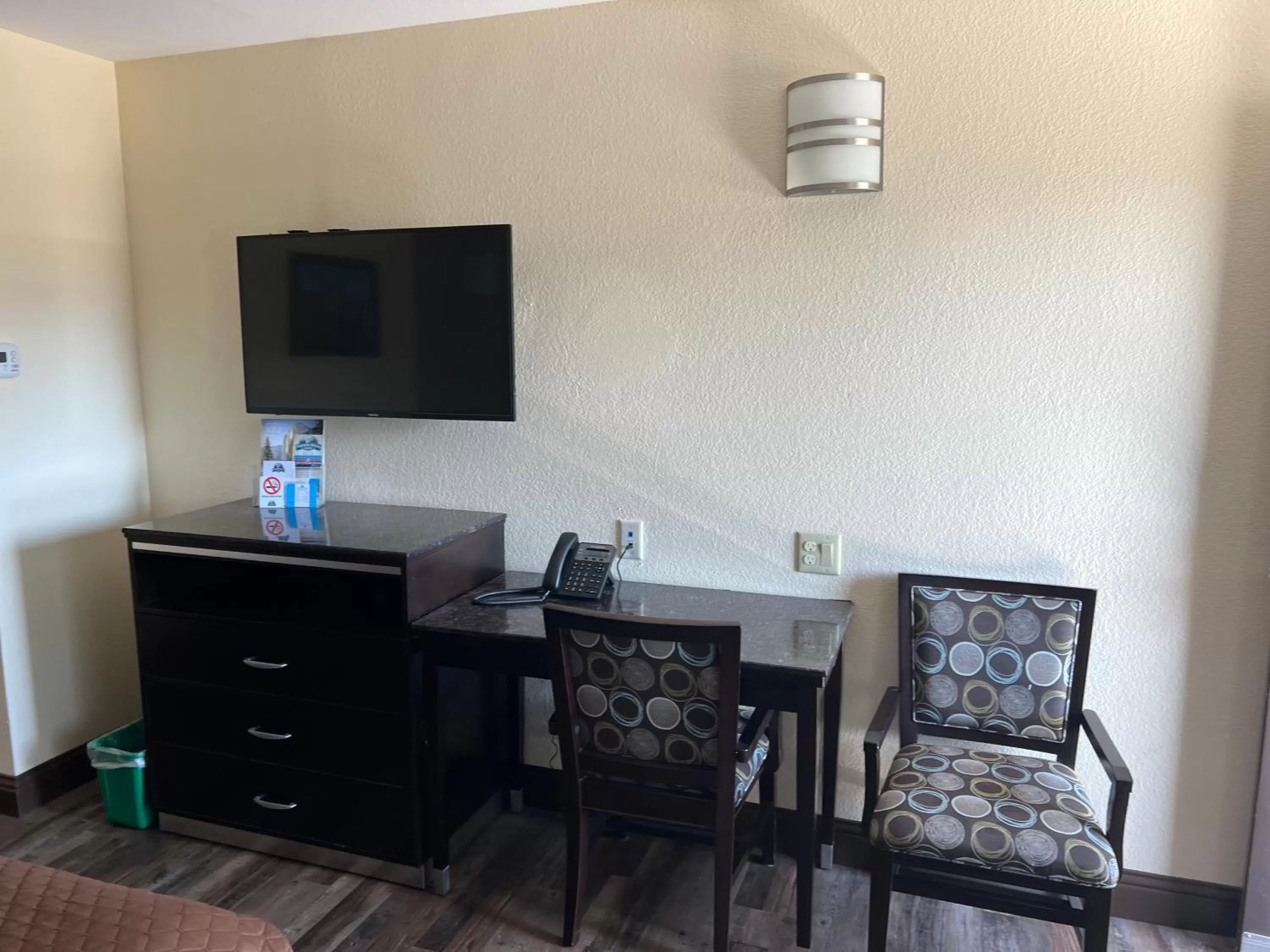 TV and multimedia in Yosemite Sierra Inn