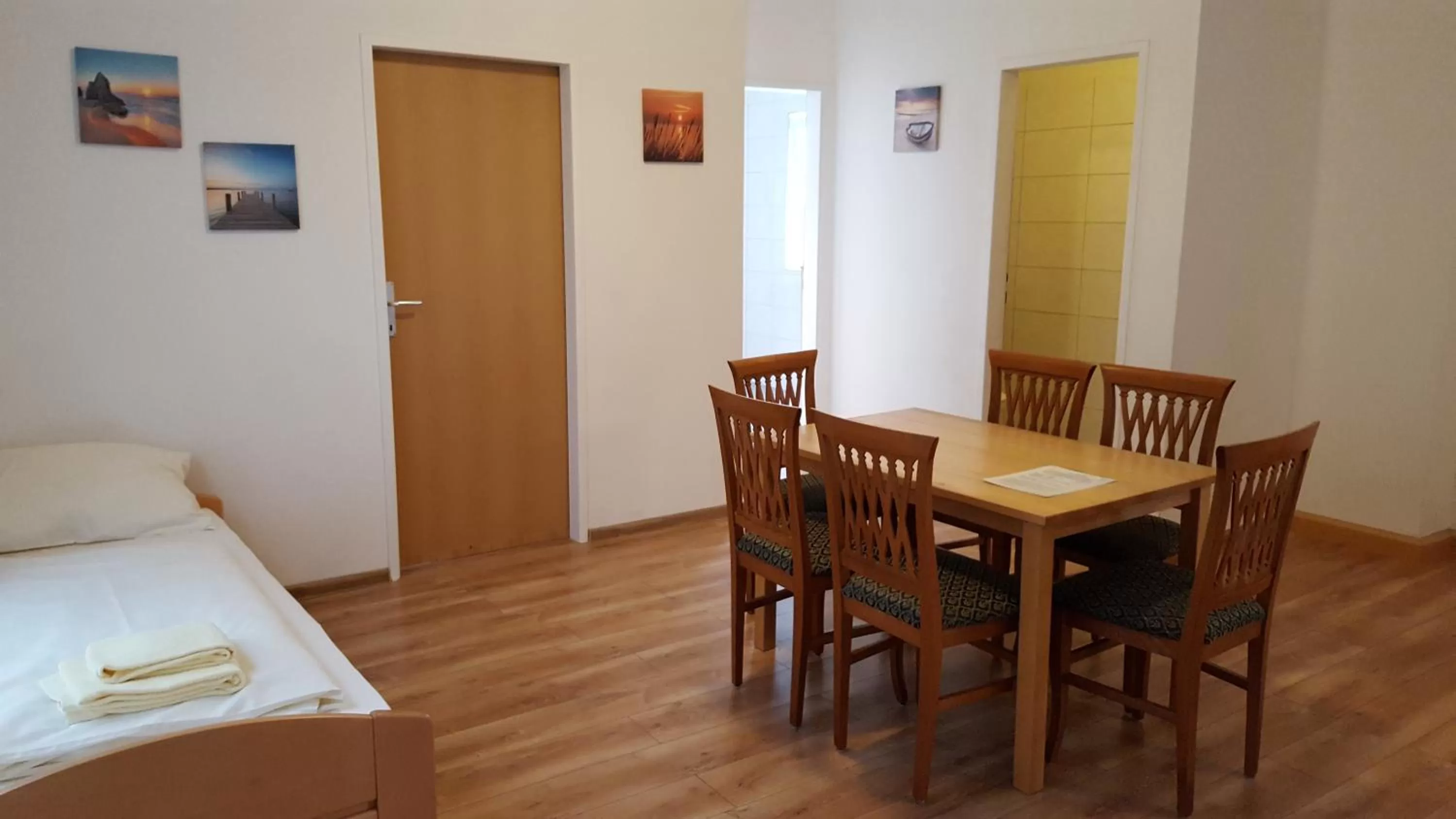 Photo of the whole room, Dining Area in Pension Haus Nova