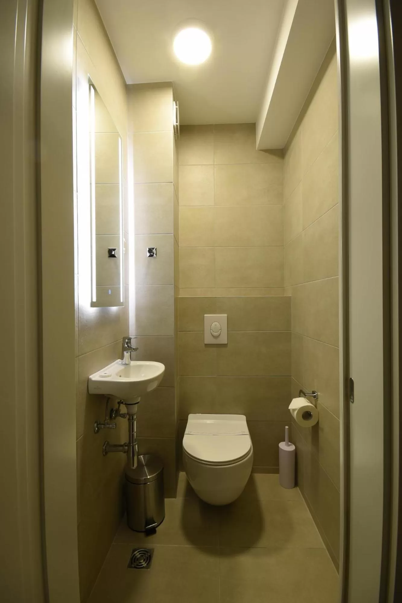 Toilet, Bathroom in Hotel LoRa