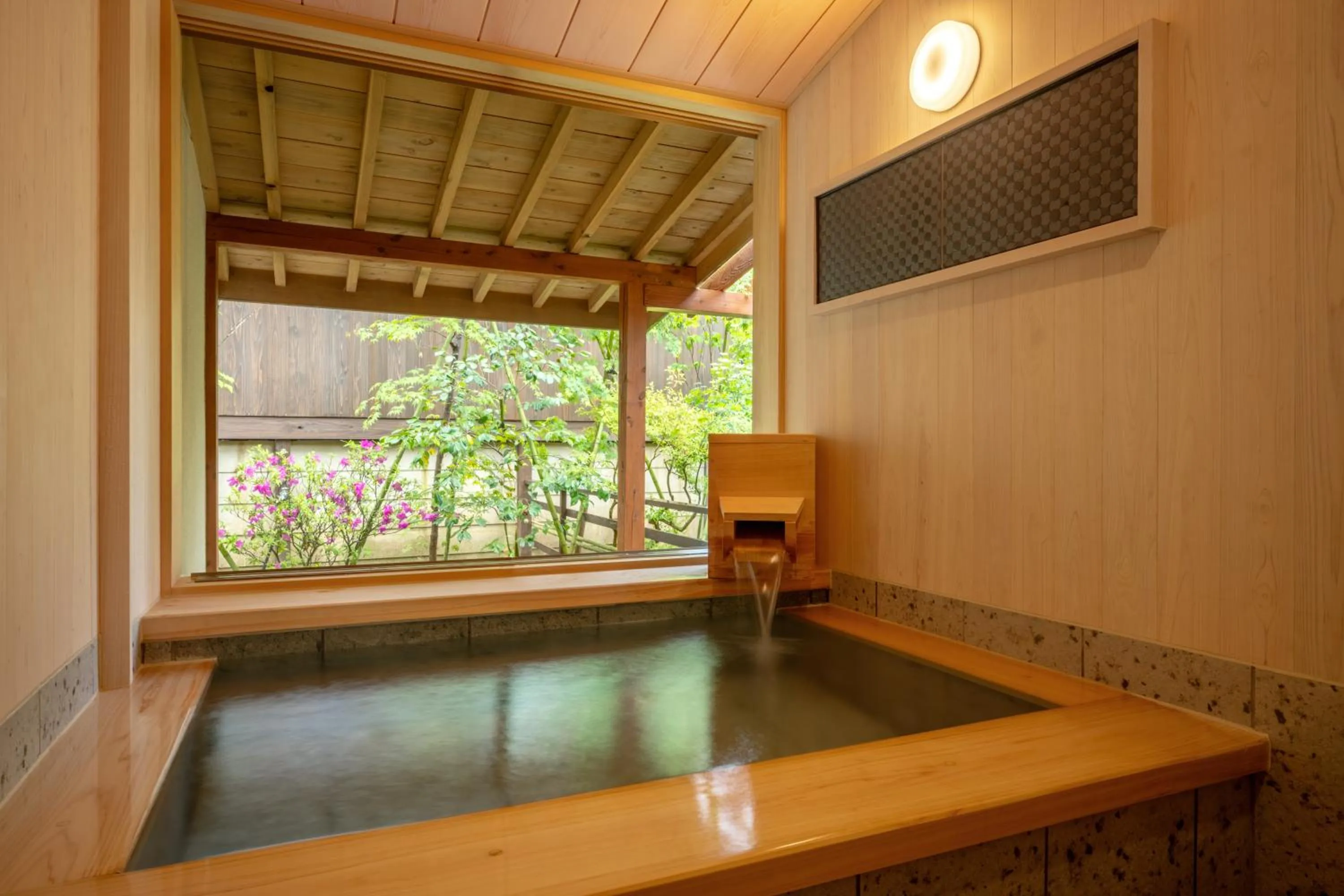 Bathroom in Hohoemino Kuyufu Tsuruya