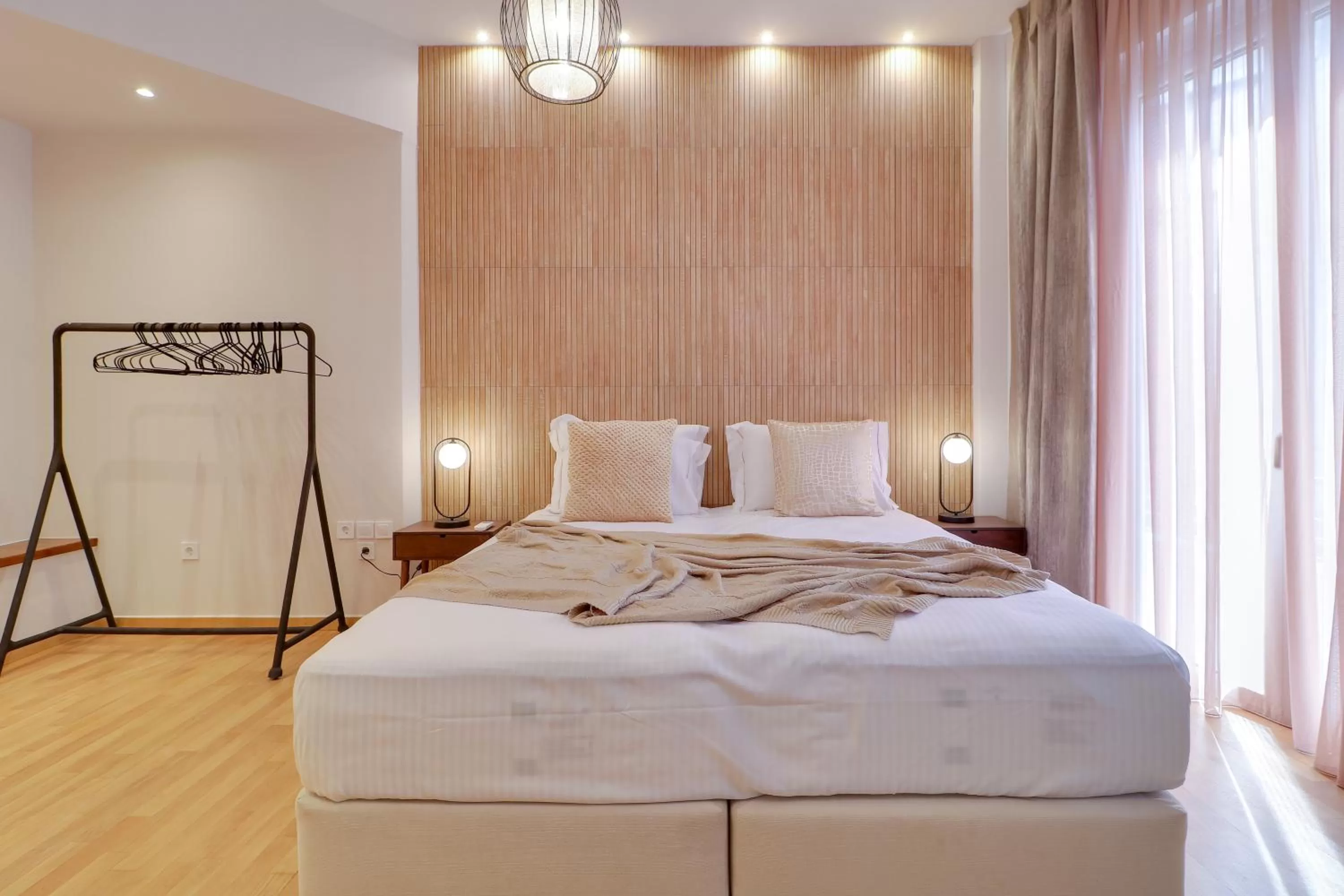 Photo of the whole room, Bed in AthINN Residence