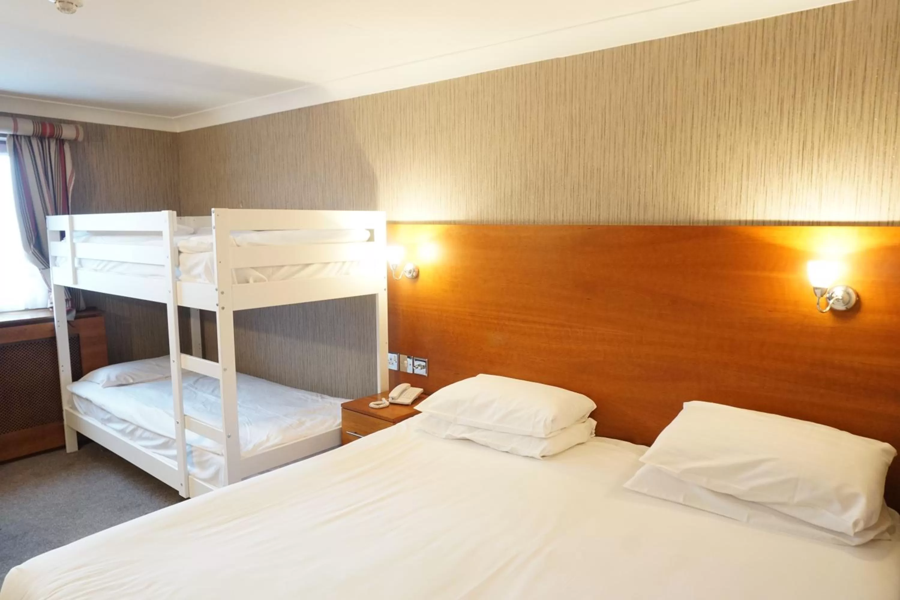 bunk bed, Bed in The Park Hotel