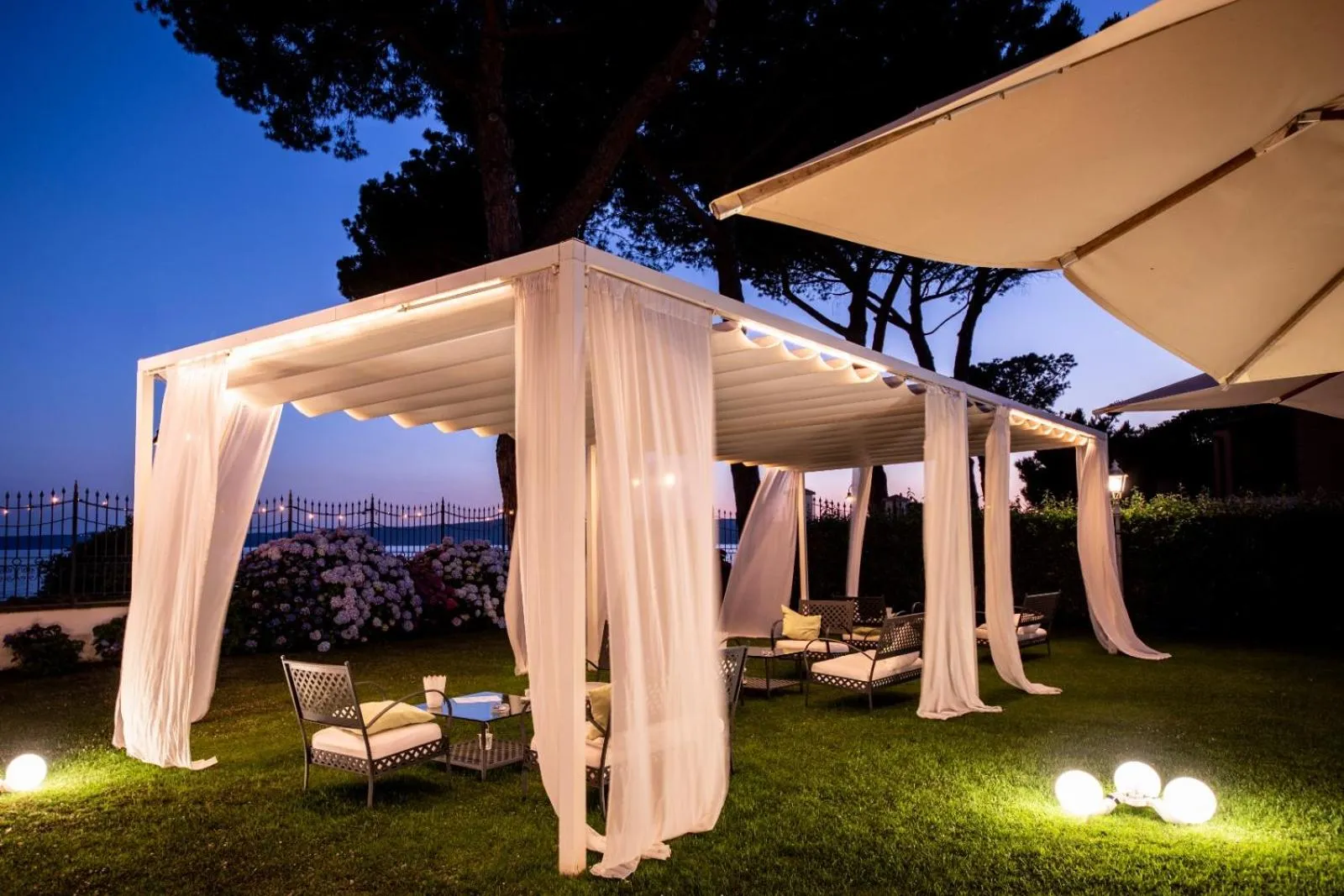 Natural landscape in Hotel Holiday Sul Lago