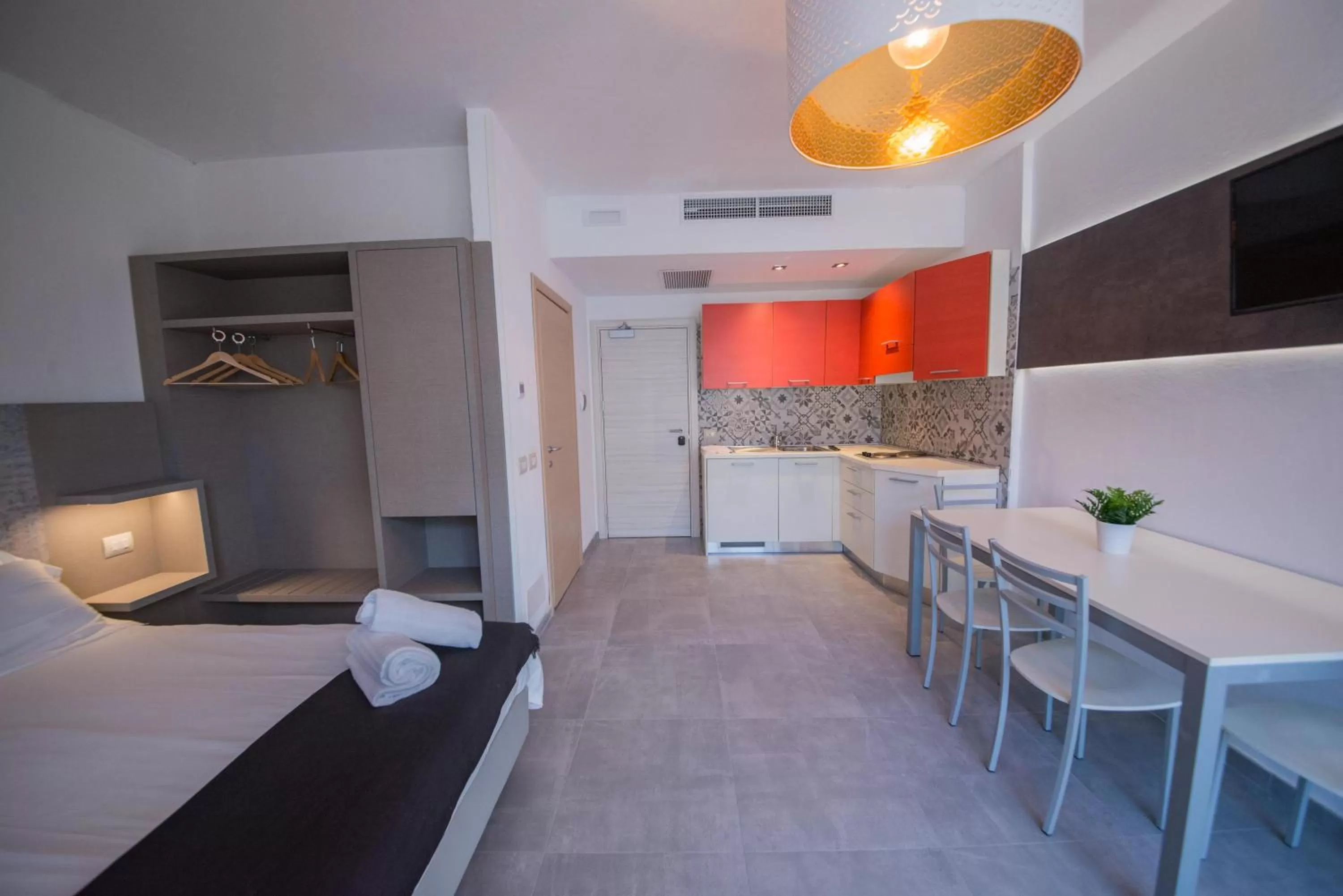 Kitchen or kitchenette, Bed in Residence Cristine