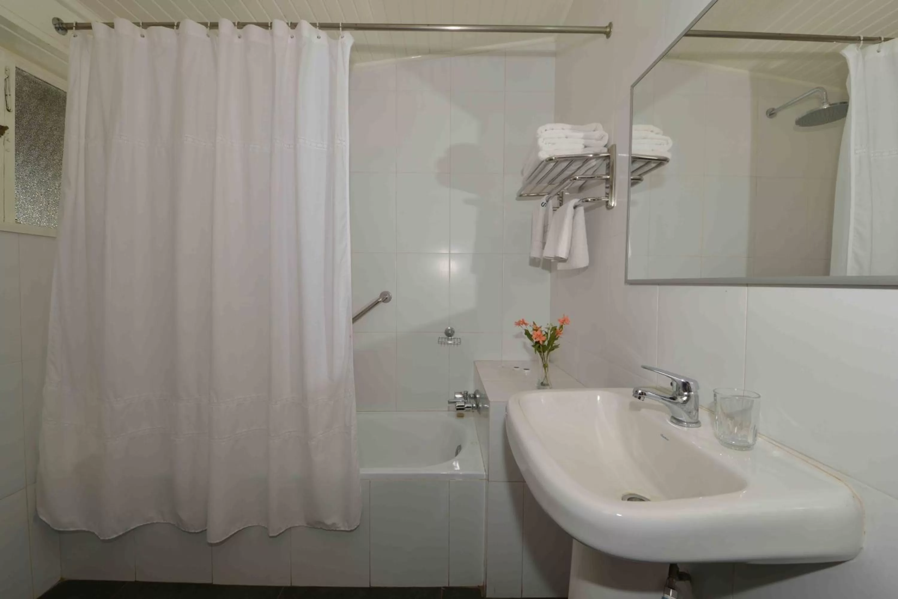 Bathroom in Hotel Salto Del Laja